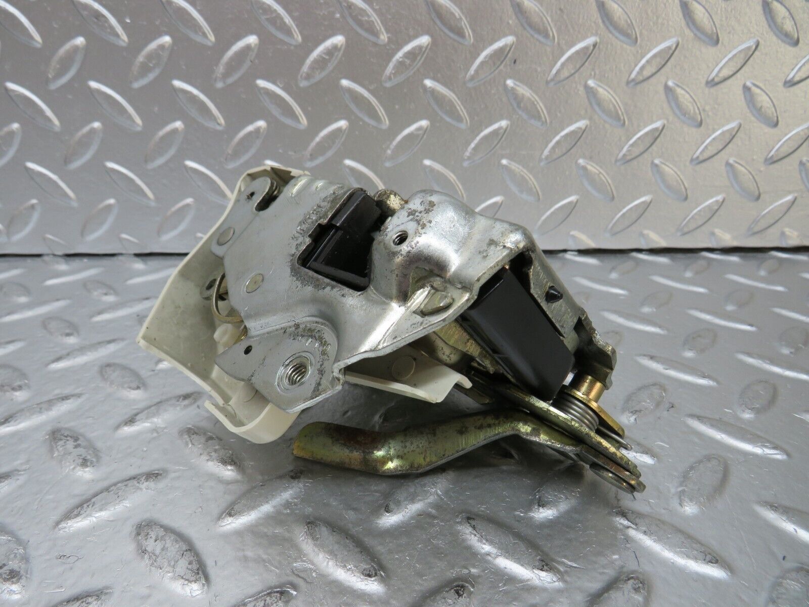 25213 Mercedes-Benz W201 190D Rear Right Door Lock Mechanism