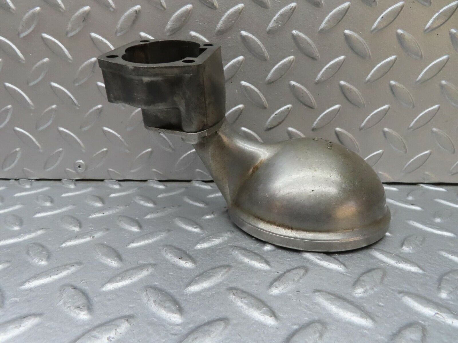 12961 Mercedes-Benz W111 220SE Oil Pump Housing 1801860501