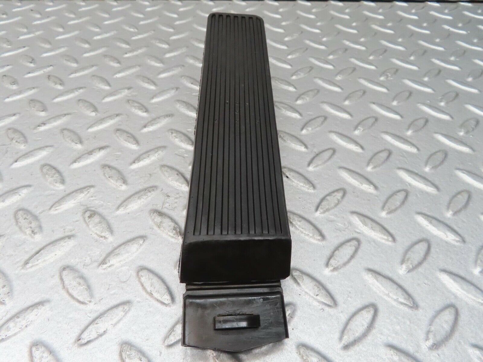 13496 Mercedes-Benz W123 200 Accelerator Pedal With Rubber 1233010082