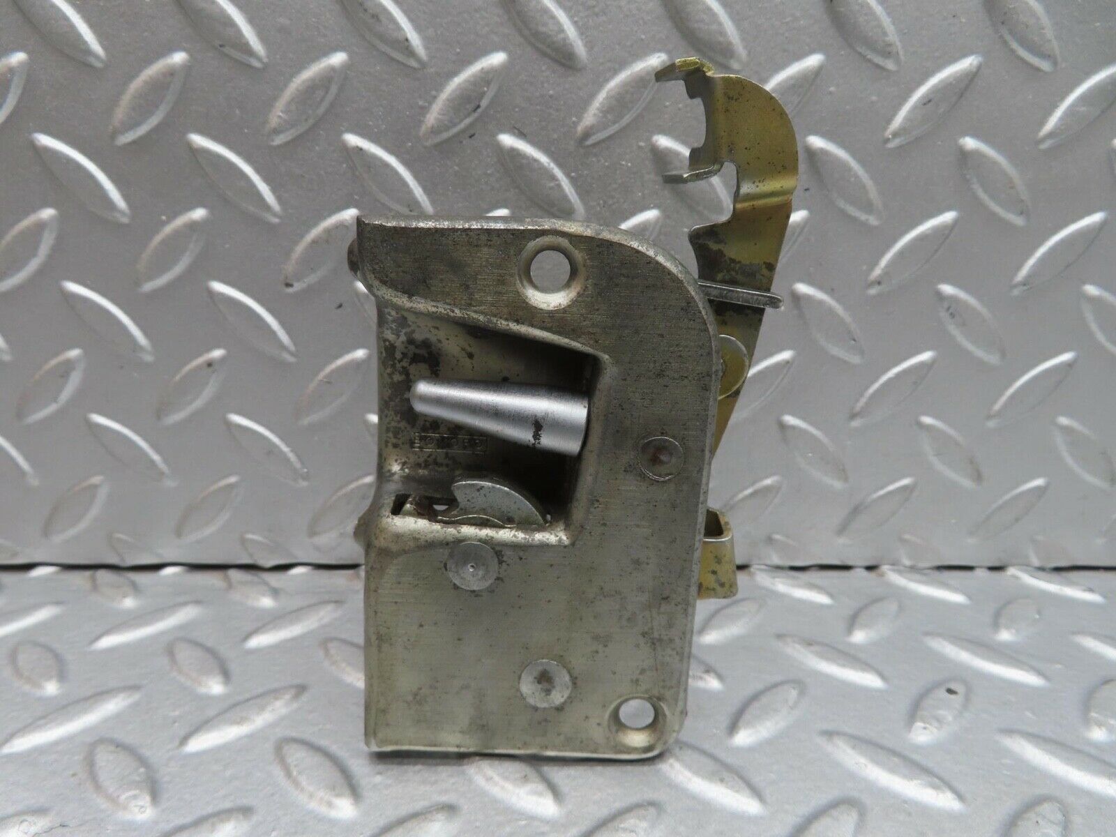 13896 Mercedes-Benz C107 280SLC Right Door Lock Mechanism