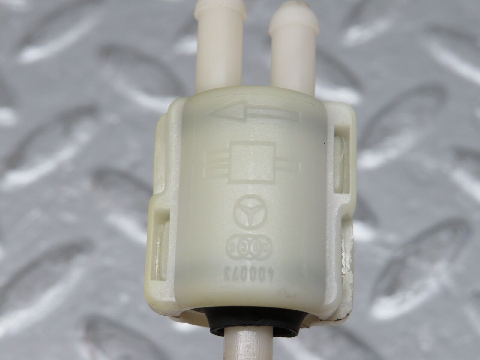 37753 Mercedes-Benz A124 320E Cabriolet Windscreen Washer Fluid Distributor