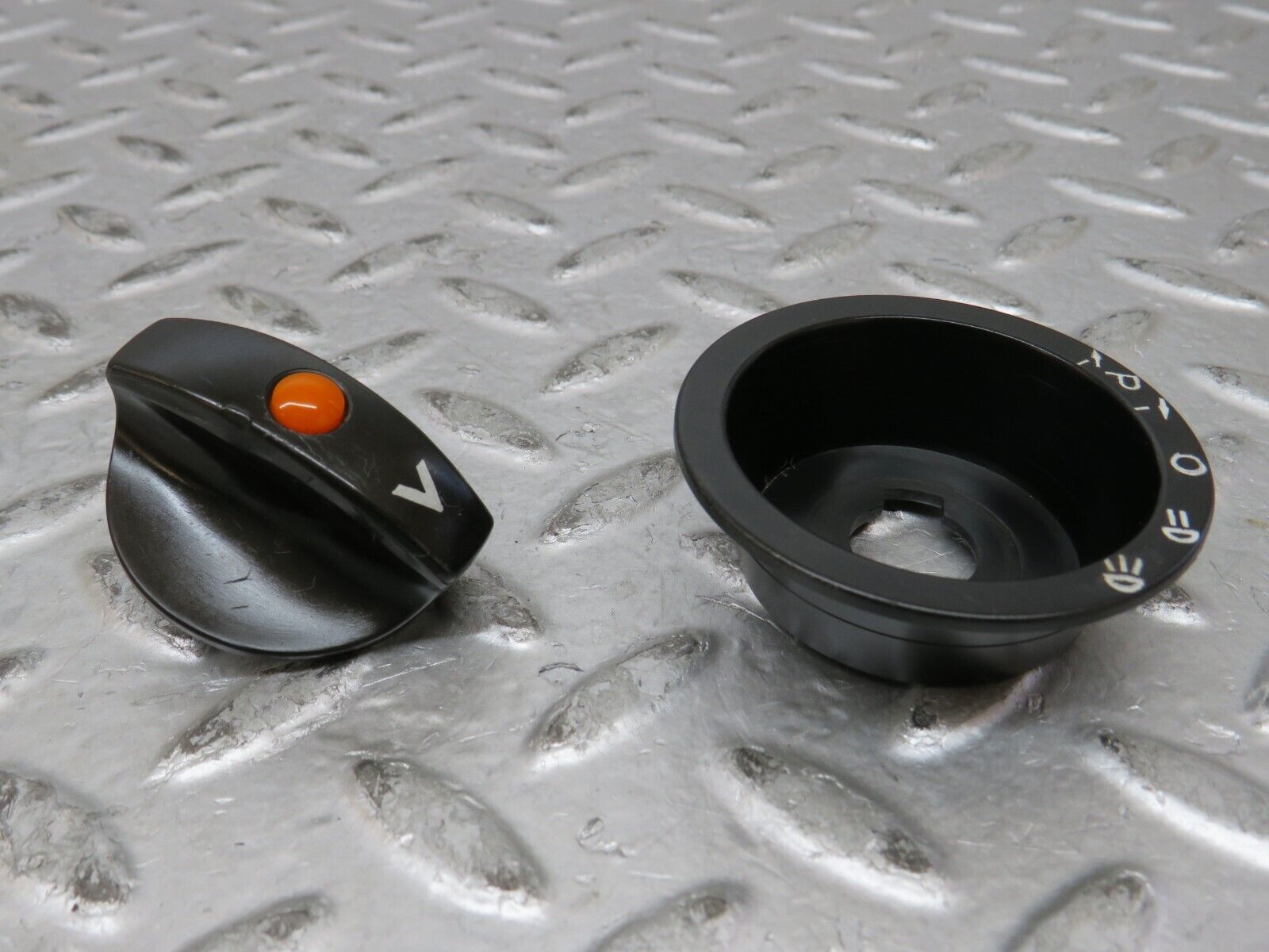 27874 Mercedes-Benz W123 280E Headlight Switch Black Collar And Knob