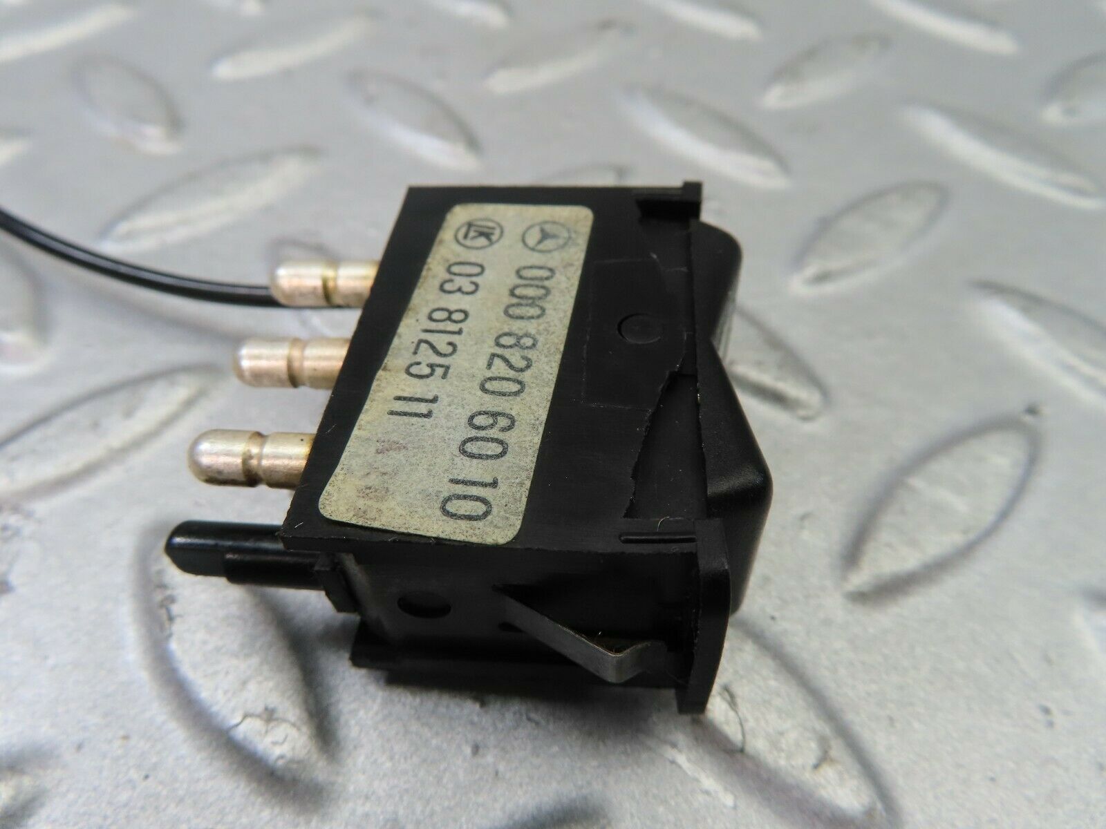 7474 Mercedes-Benz W116 450SE Rear Heated Window Switch 0008206010