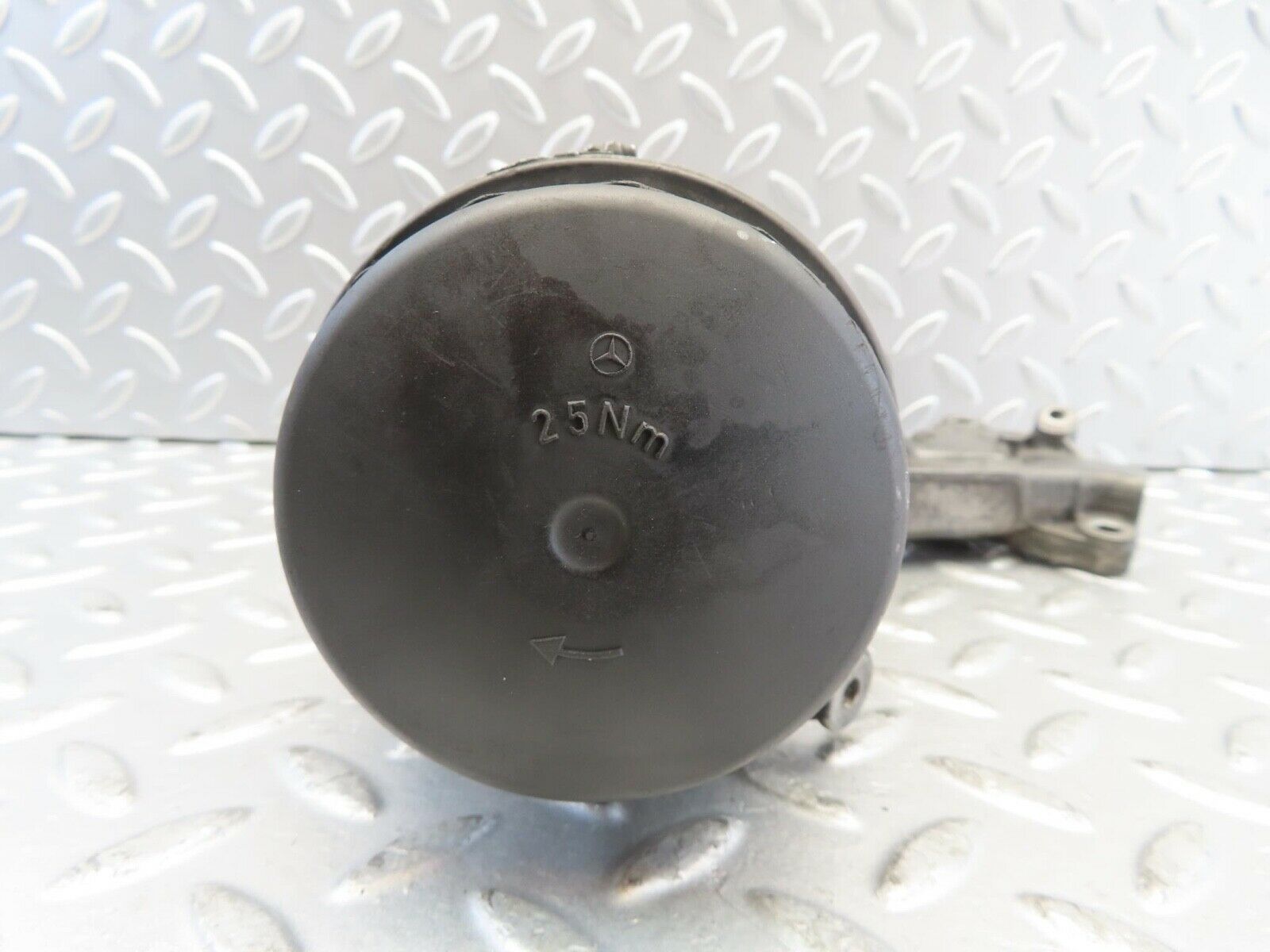 11285 Mercedes-Benz W221 S320 Engine Oil Filter Housing 6740273366