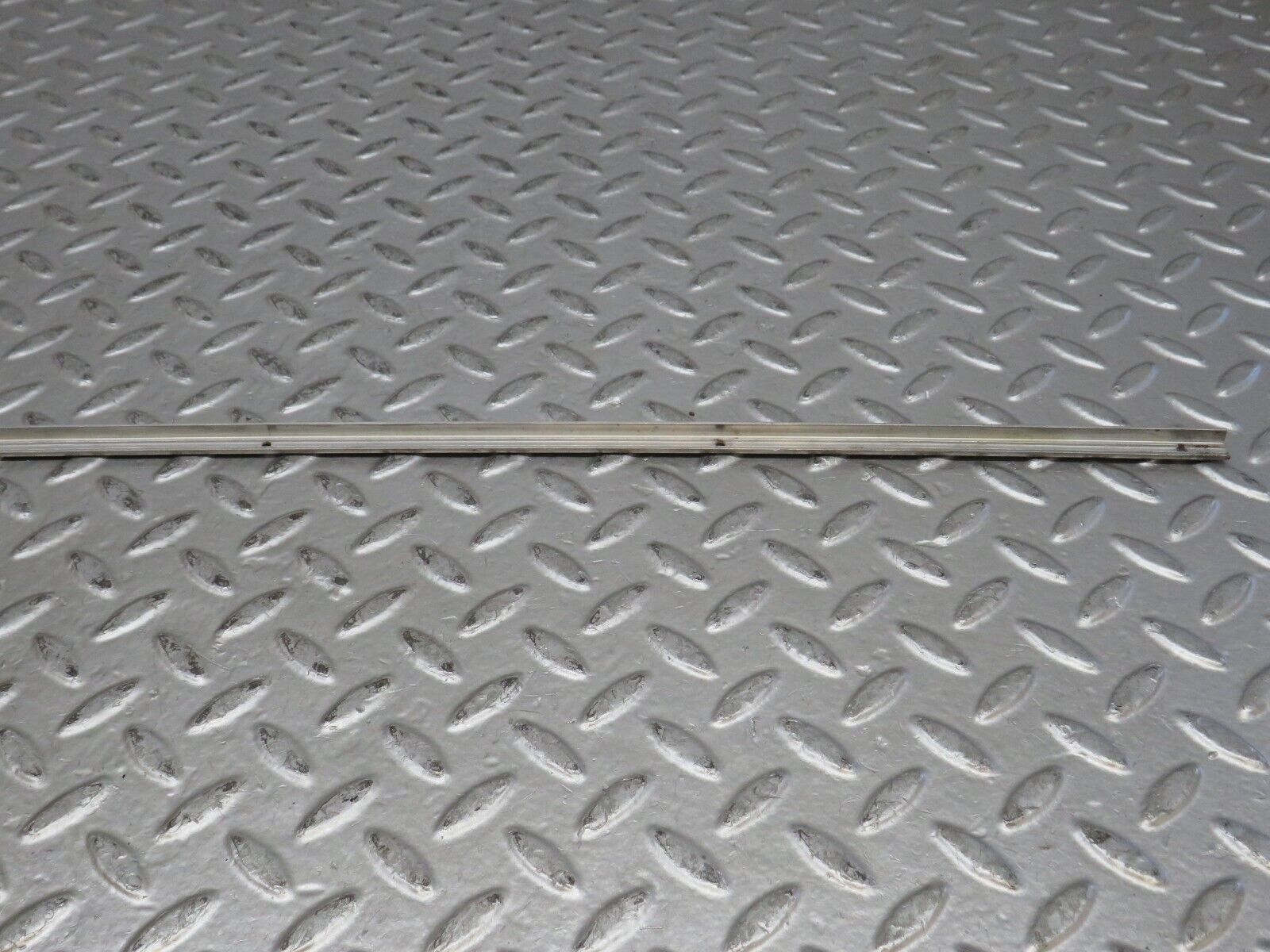 28153 Mercedes-Benz W123 280E Sunroof Chrome Trim