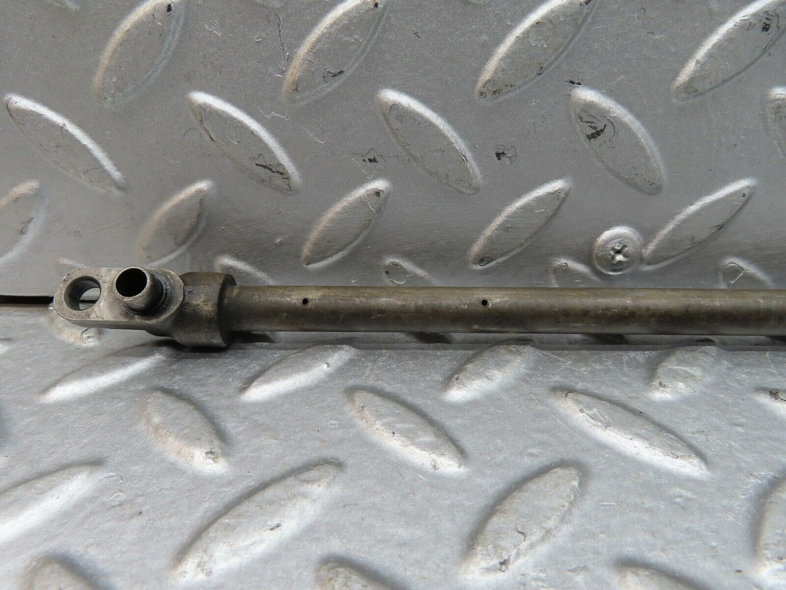 19248 Mercedes-Benz W123 300D Camshaft Oil Tube