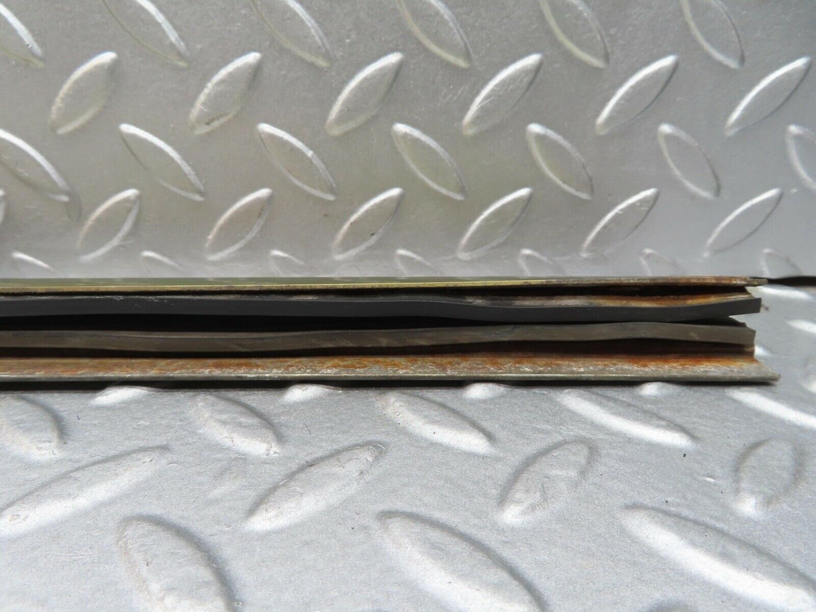 1110 Mercedes-Benz C123 230CE Coupe Front Right Door Window Bottom Rail