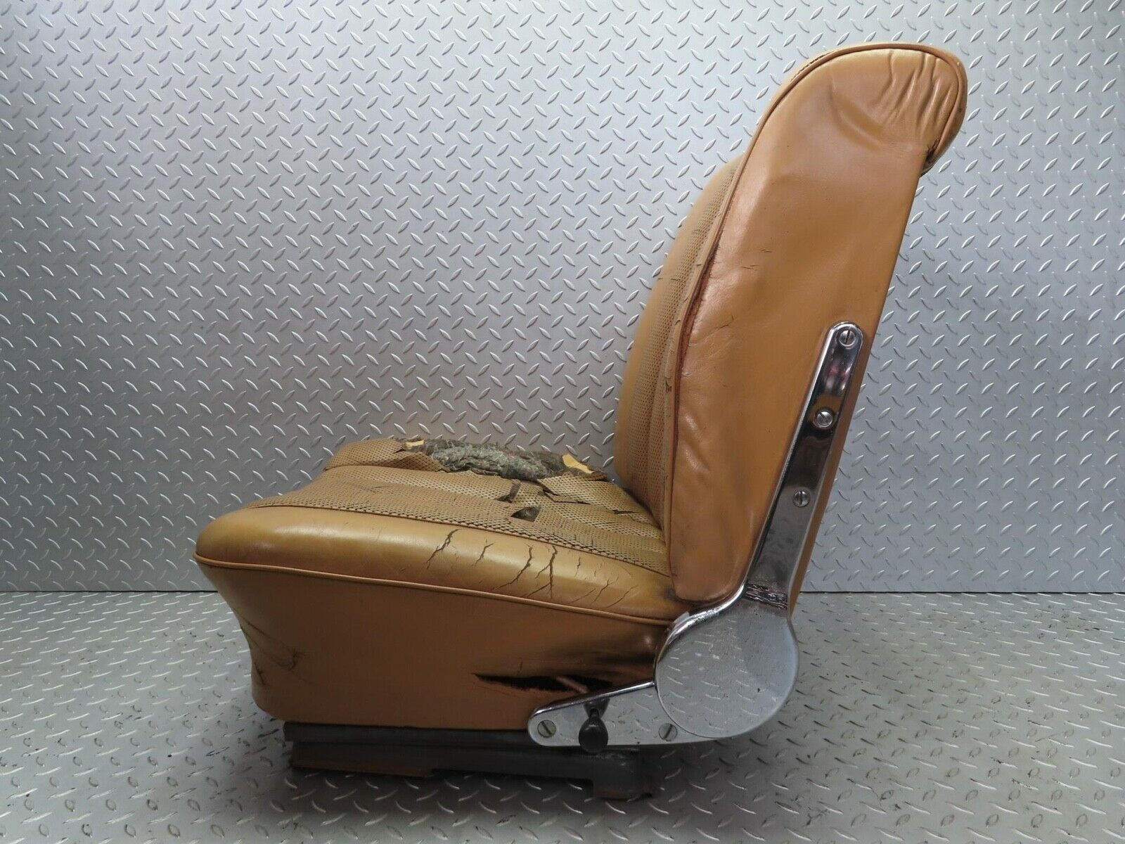 12842 Mercedes-Benz W111 220SE Front Left Driver Seat Caramel