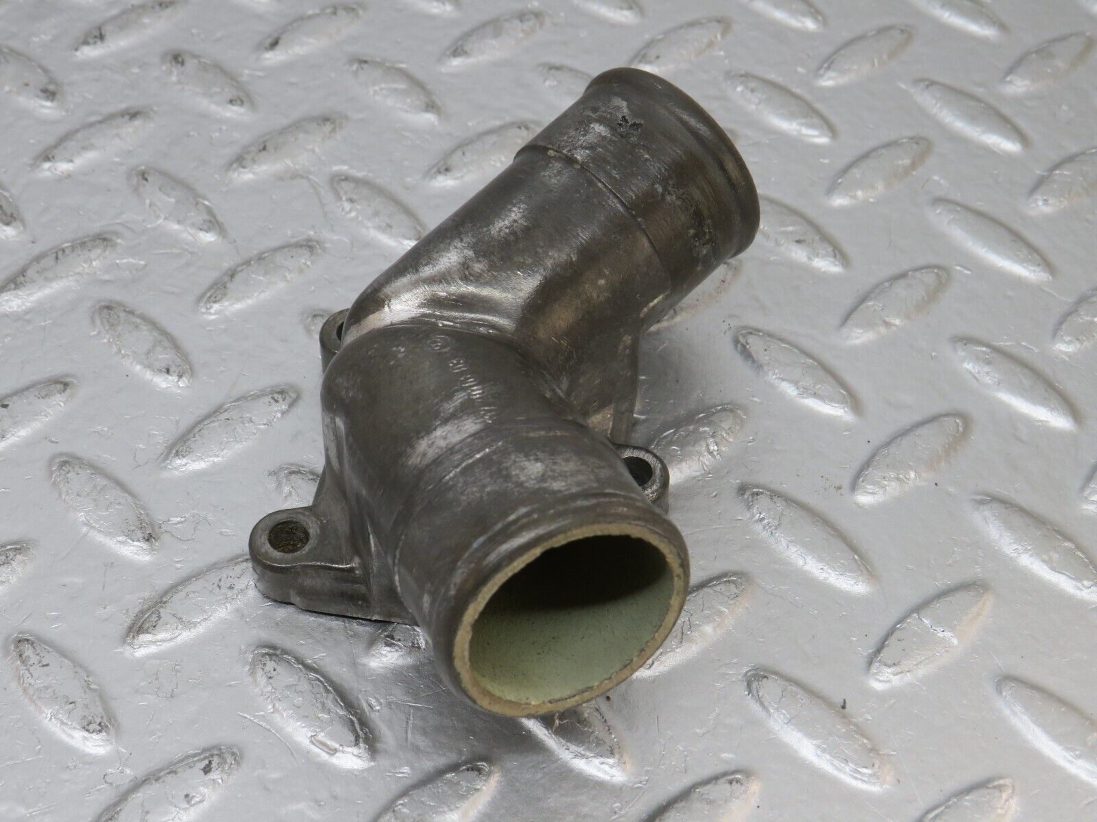 34489 Mercedes-Benz C126 380SEC Water Pump Flange 1172010103