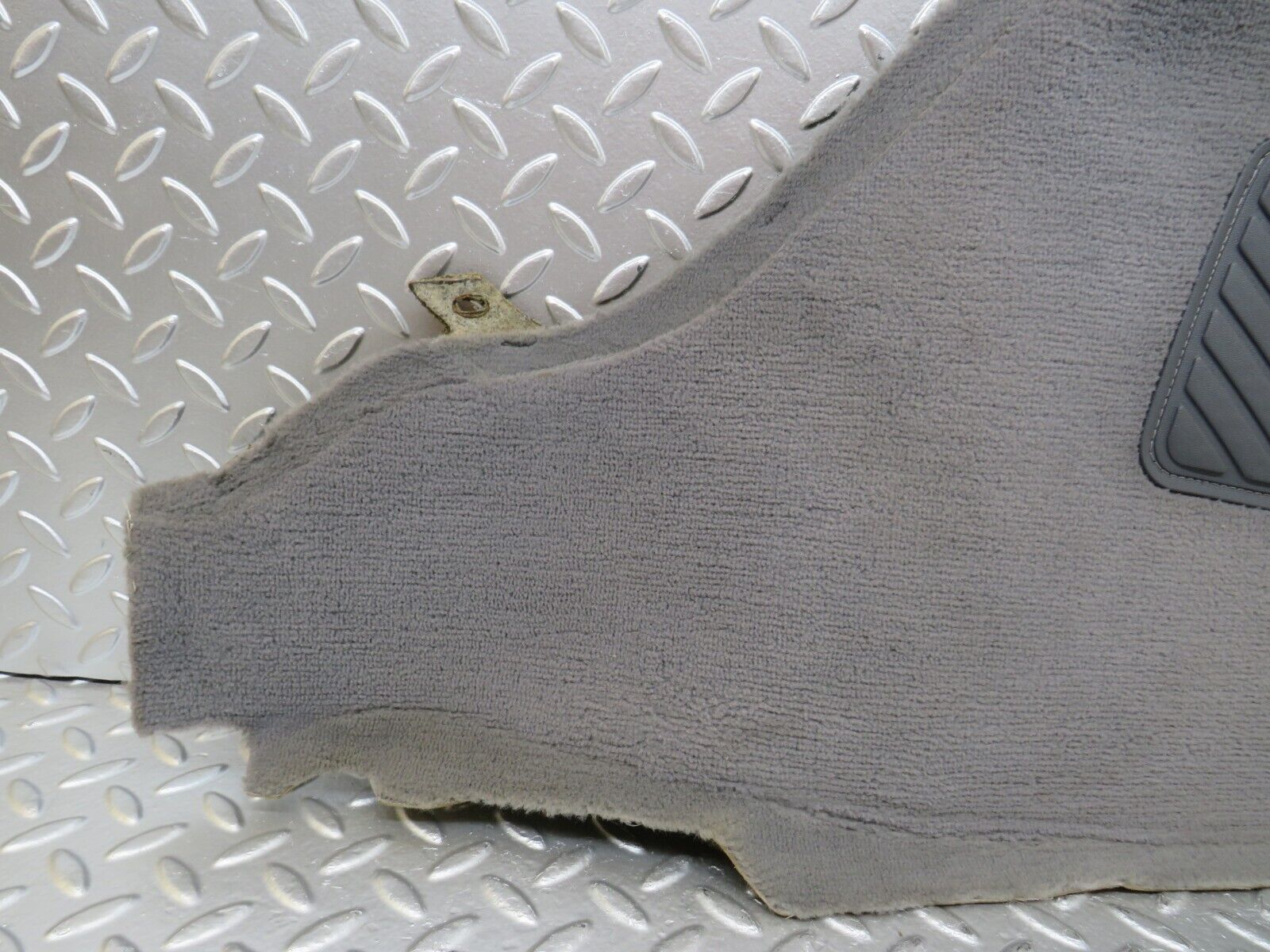 25754 Mercedes-Benz W124 280E Centre Console Carpet Right Side Grey