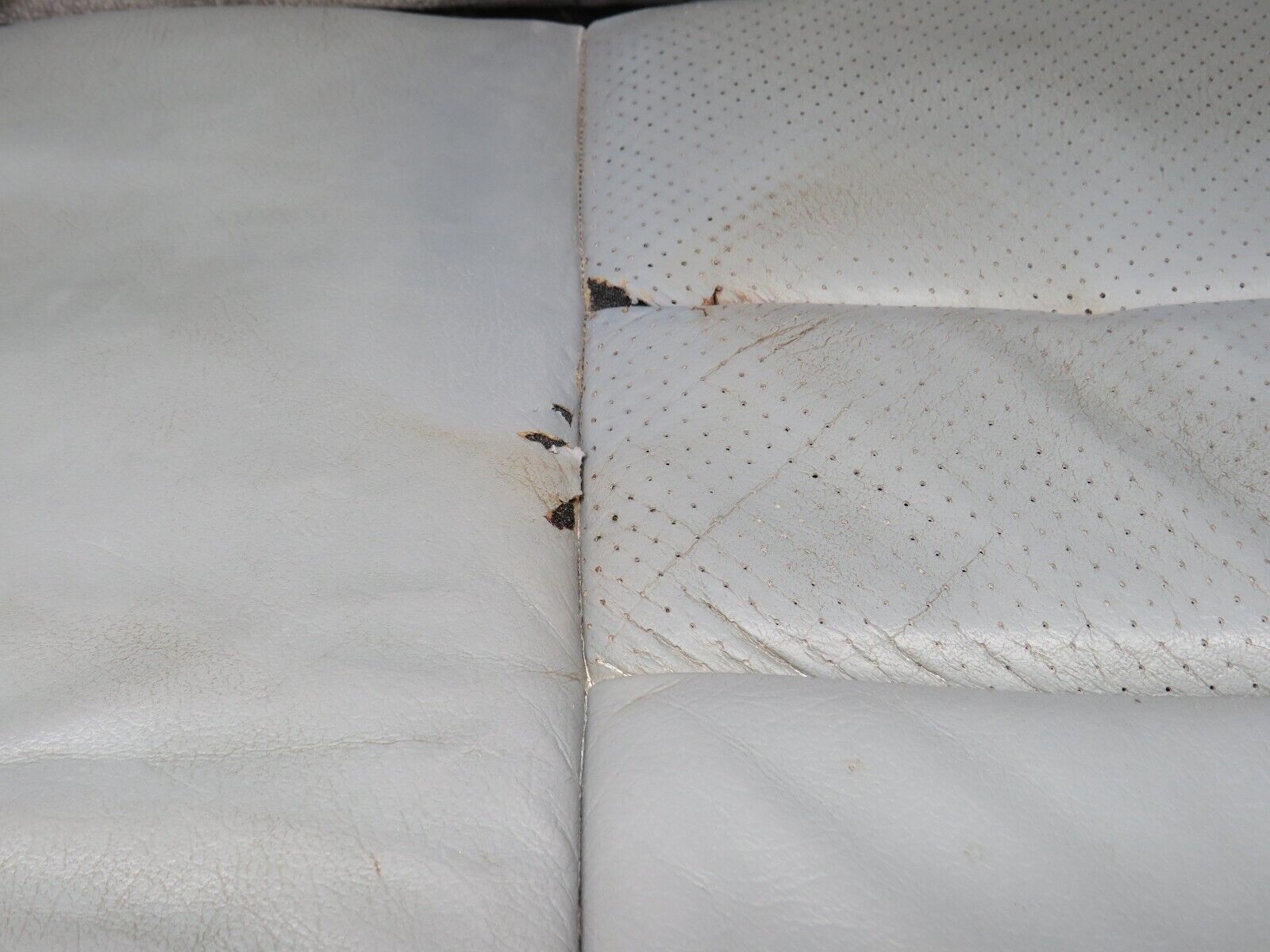 31500 Mercedes-Benz S124 220TE Wagon Third Seat Bench 1249300194