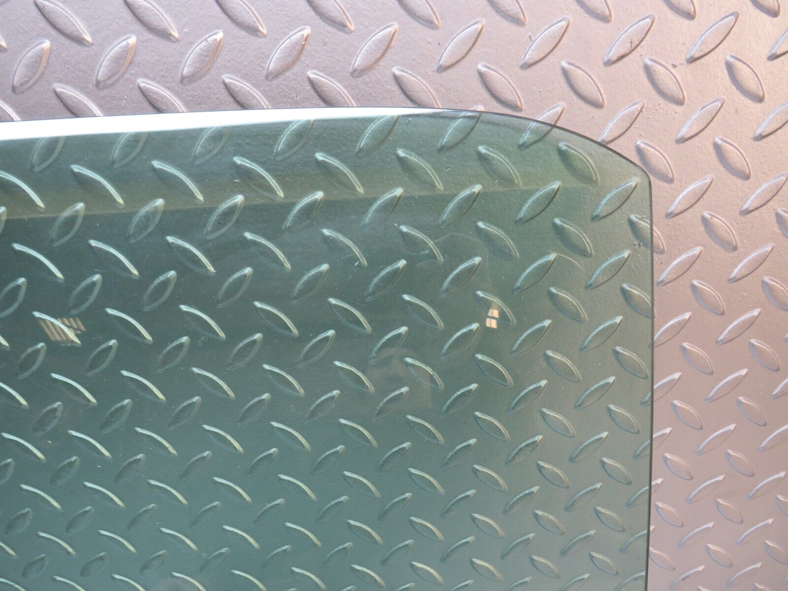 30421 Mercedes-Benz W124 230E Rear Left Door Window Glass