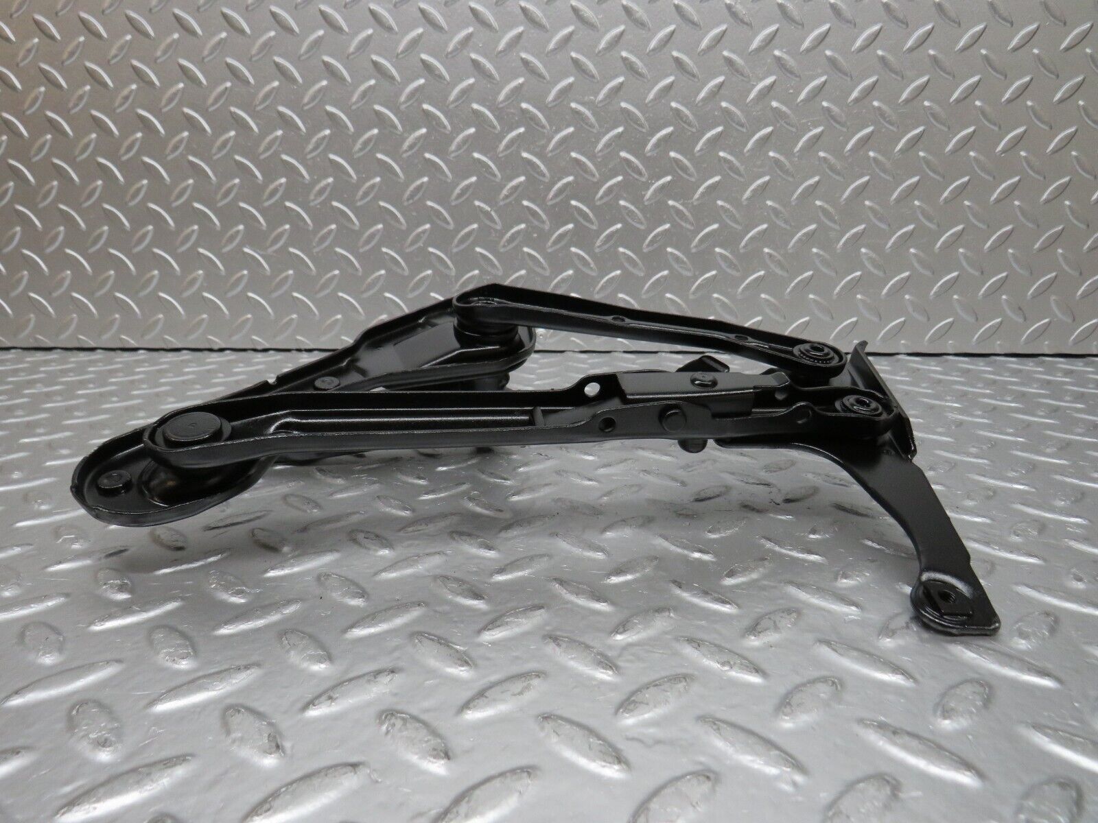 31441 Mercedes-Benz S124 220TE Wagon Bonnet Hinge Left Side 1298870174