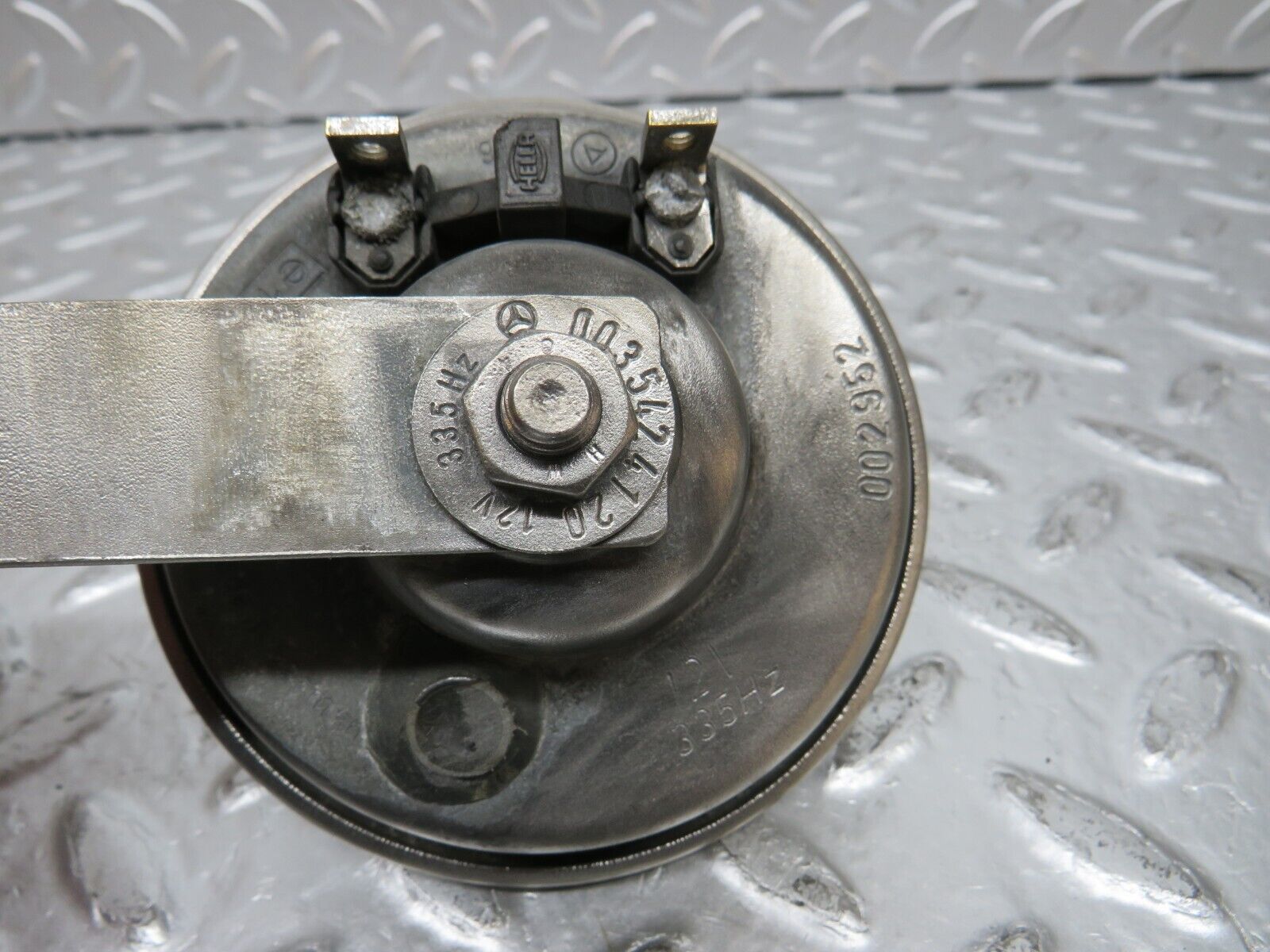 30617 Mercedes-Benz W201 190E 2.0L Horn Hella 002952