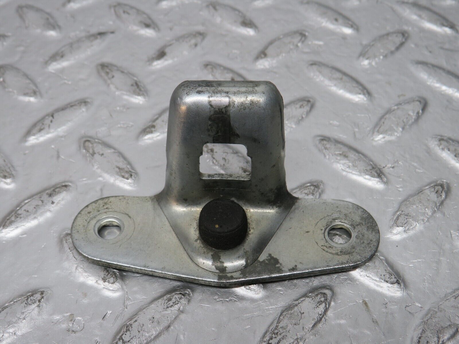 31069 Mercedes-Benz W123 200D Trunk Lock Latch 1237580150