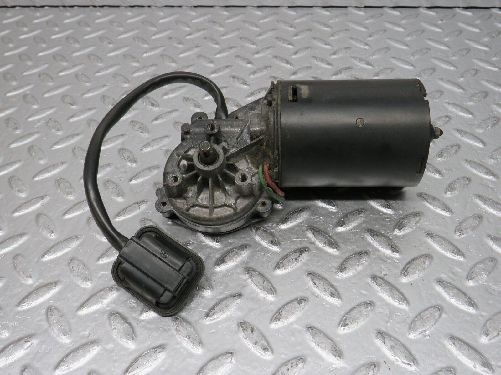 0534 Mercedes-Benz W123 230E Wiper Motor Bosch