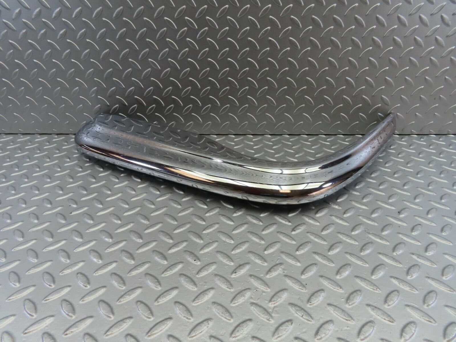 10612 Mercedes-Benz W108 Front Left Upper Bumper Corner