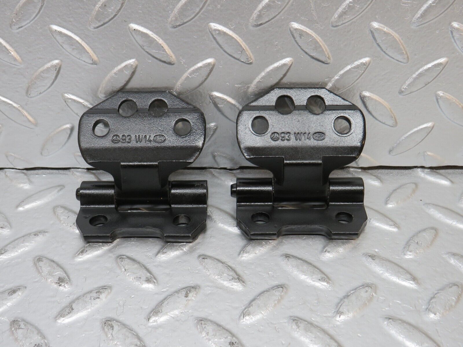 31540 Mercedes-Benz S124 220TE Wagon Door Hinge Left Side