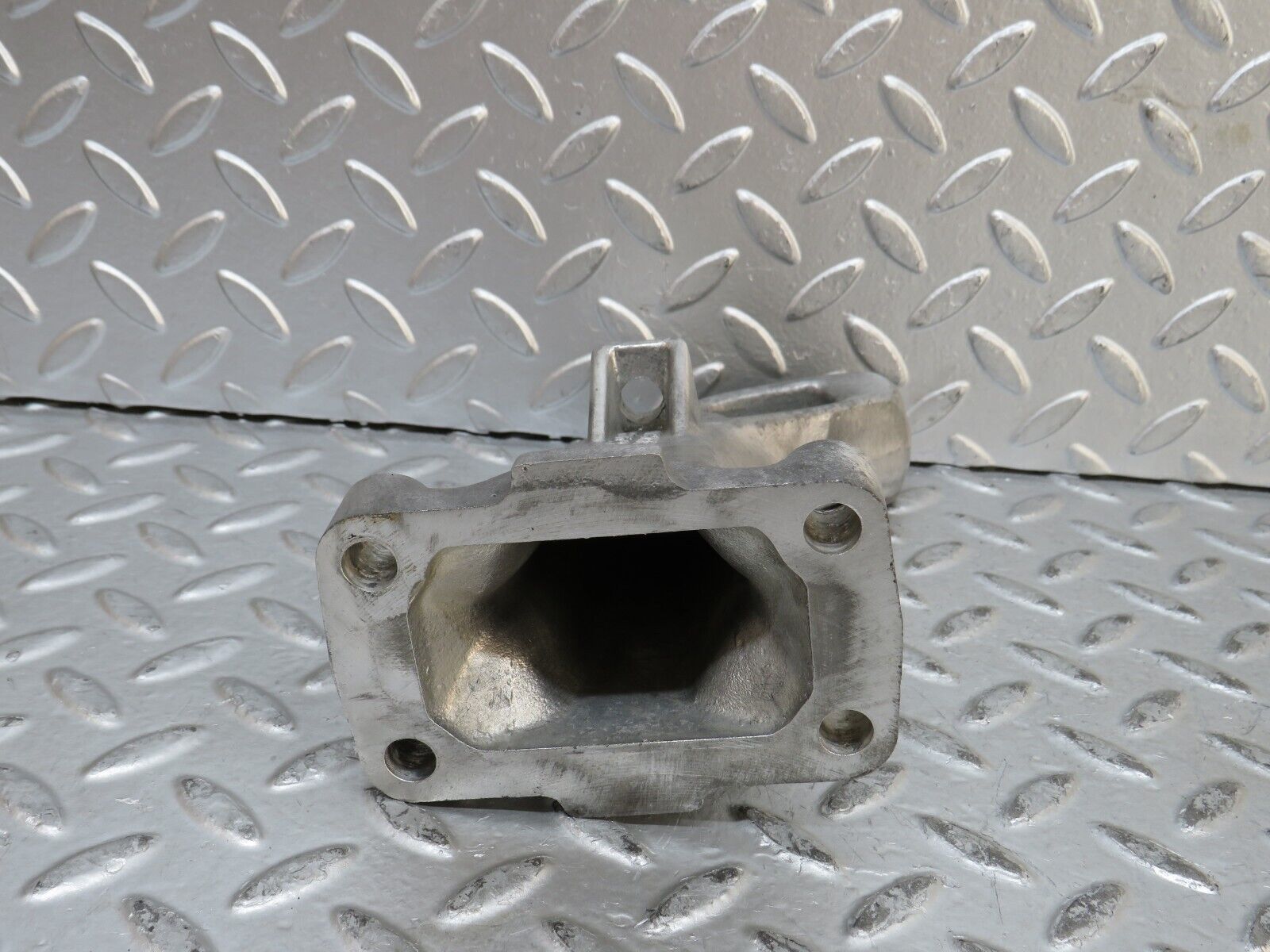 28422 Mercedes-Benz S123 240D Wagon Engine Mount Bracket Right Side 6152231404