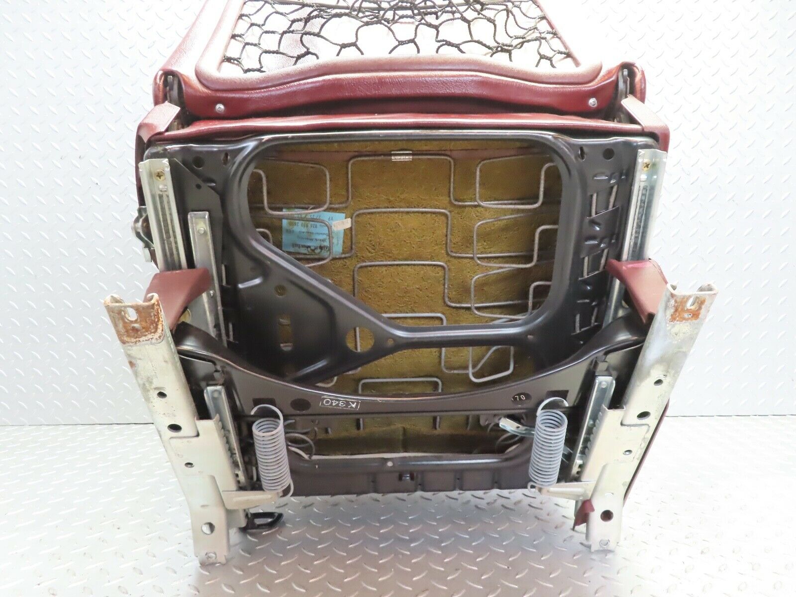 21531 Mercedes-Benz W126 300SE Front Right Seat Red Leather 1269102650