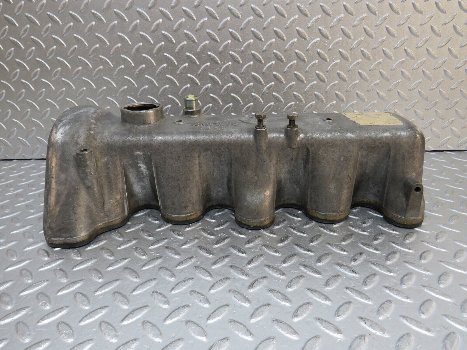 0343 Mercedes-Benz W123 220D Valve Cover 6150160205