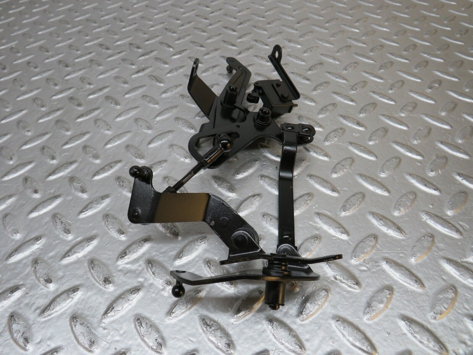 29919 Mercedes-Benz W123 230E Throttle Linkage