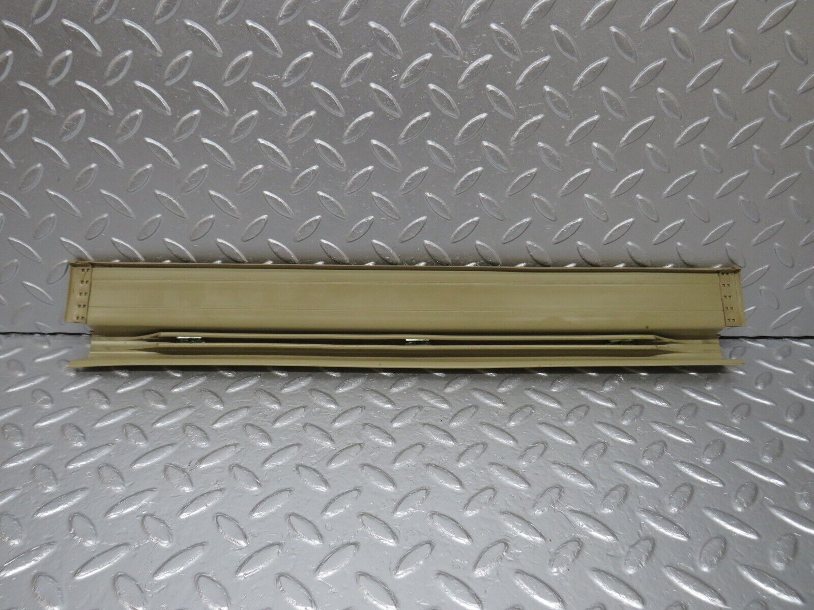 33981 Mercedes-Benz W124 260E Rear Left Door Sill Beige