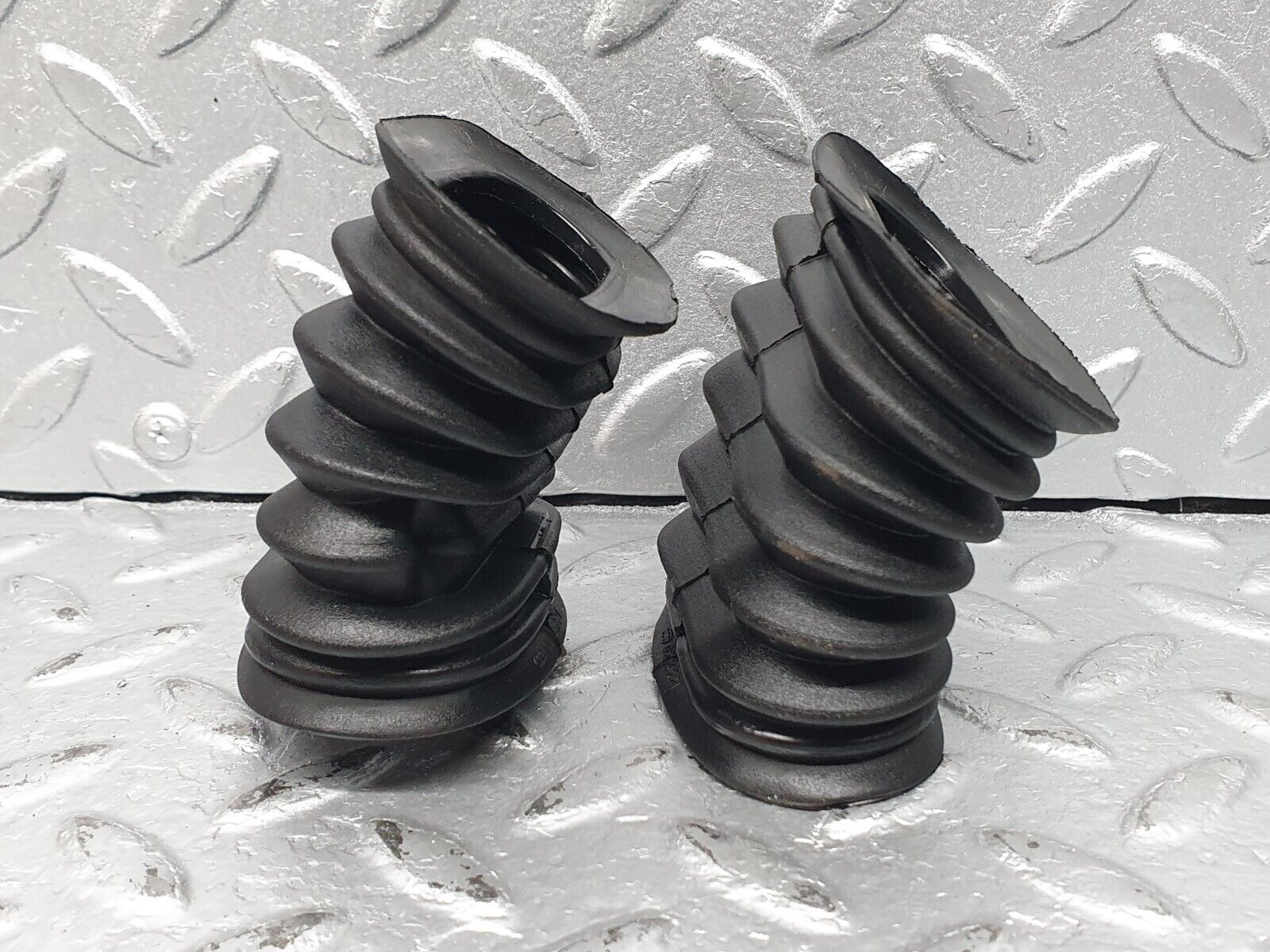 41160 Mercedes-Benz W126 300SE Rear Door Wire Protector Rubber 1268210597