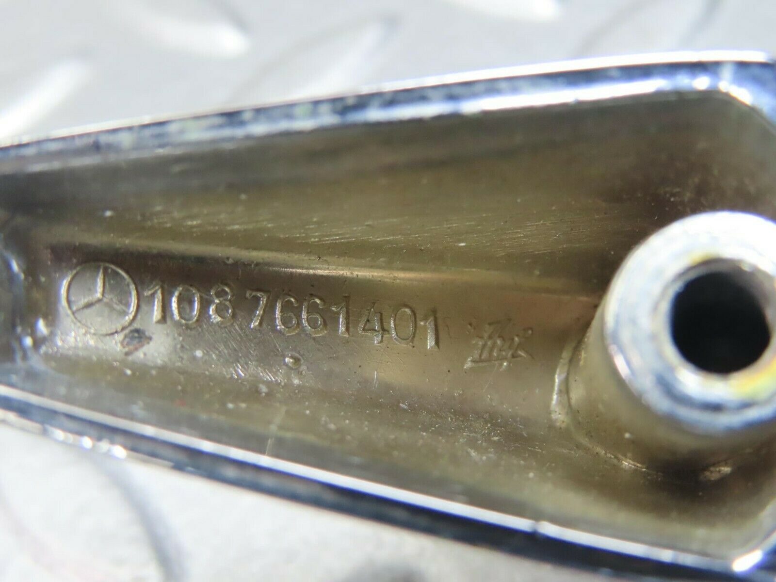 8806 Mercedes-Benz W108 Chrome Door Handle Front Right No Key 1087661401