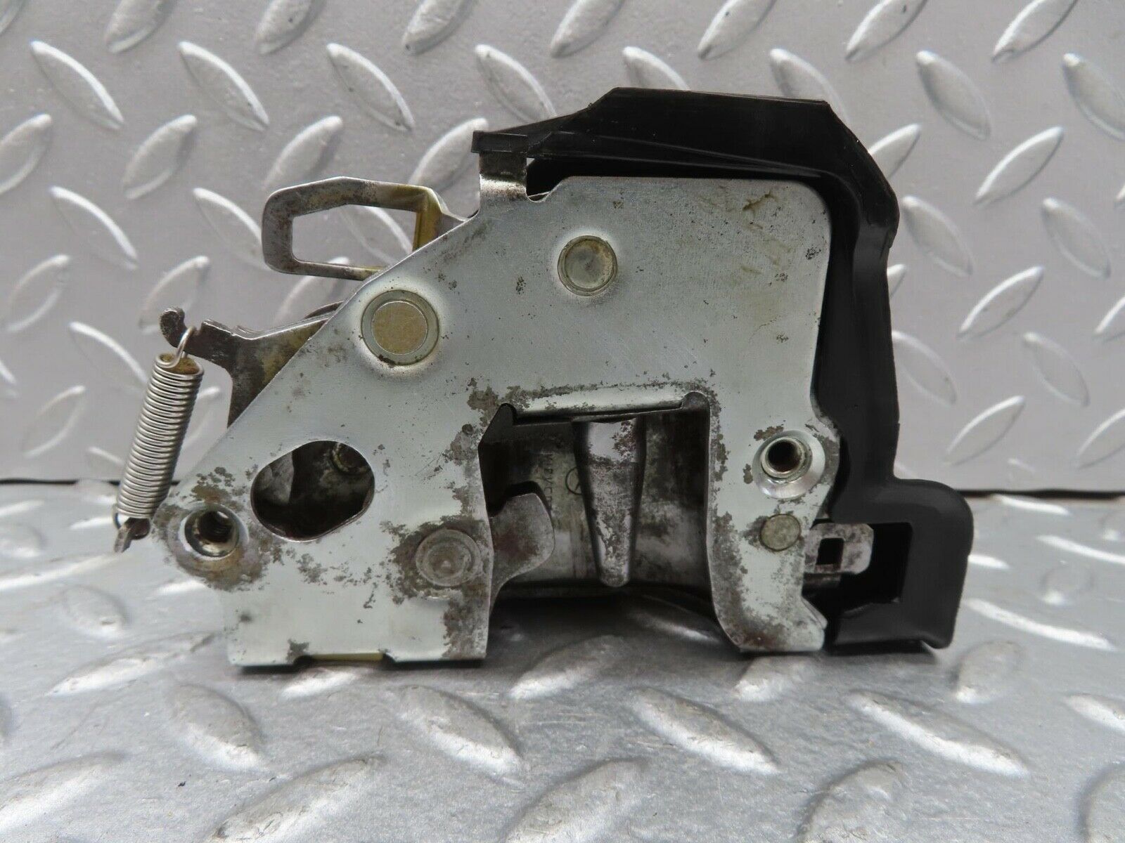 13638 Mercedes-Benz W123 200 Rear Left Door Lock Mechanism 1237330108