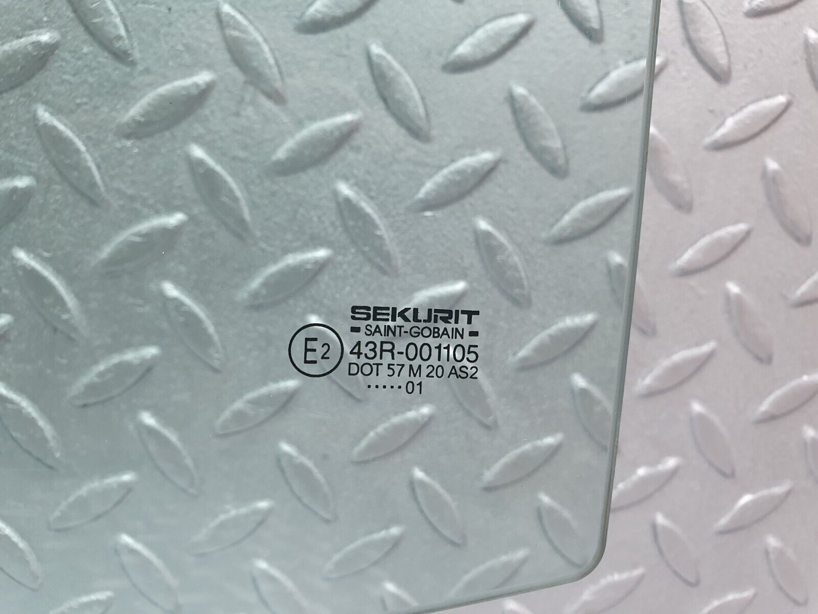 41406 Mercedes-Benz W124 200E Rear Left Door Window Glass