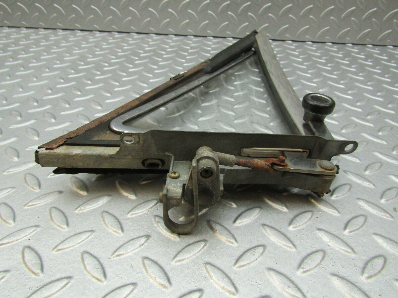 3368 Mercedes-Benz W108 280SE Quarter Window Glass Front Right