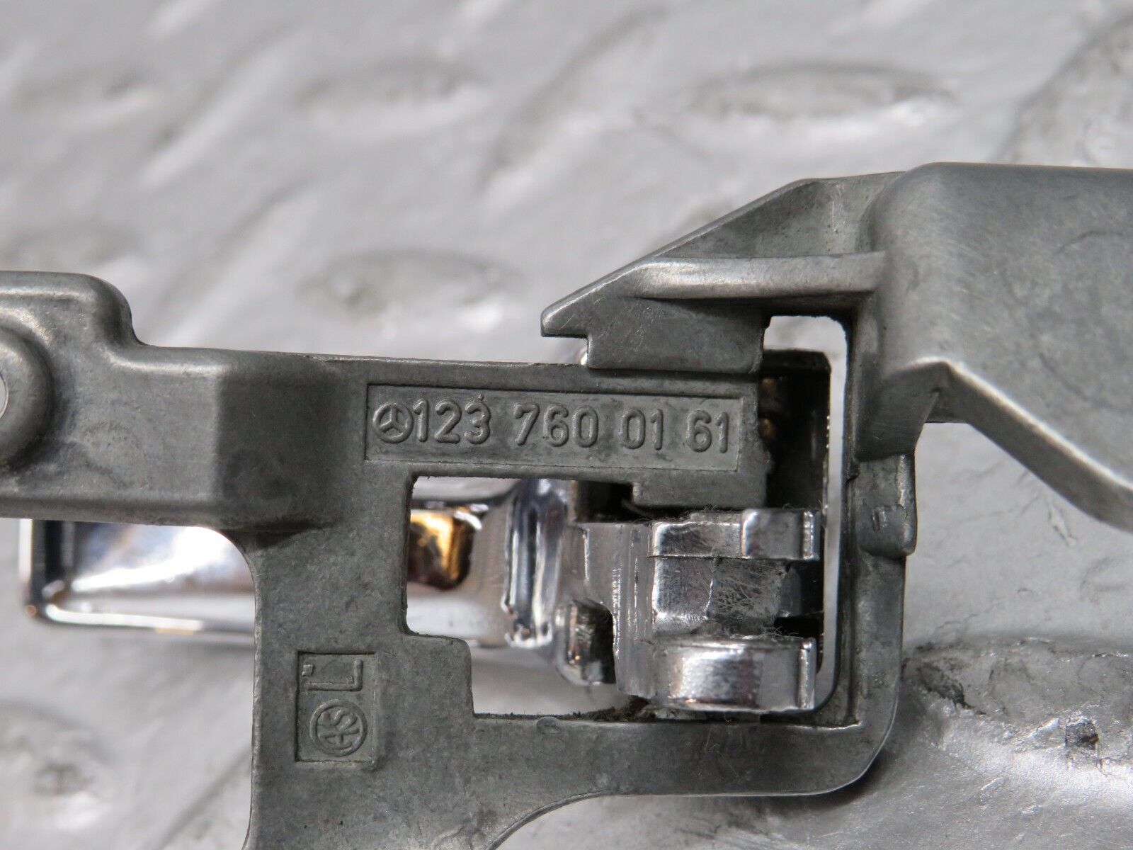 29690 Mercedes-Benz W123 230E Left Door Opener Door Handle 1237600161