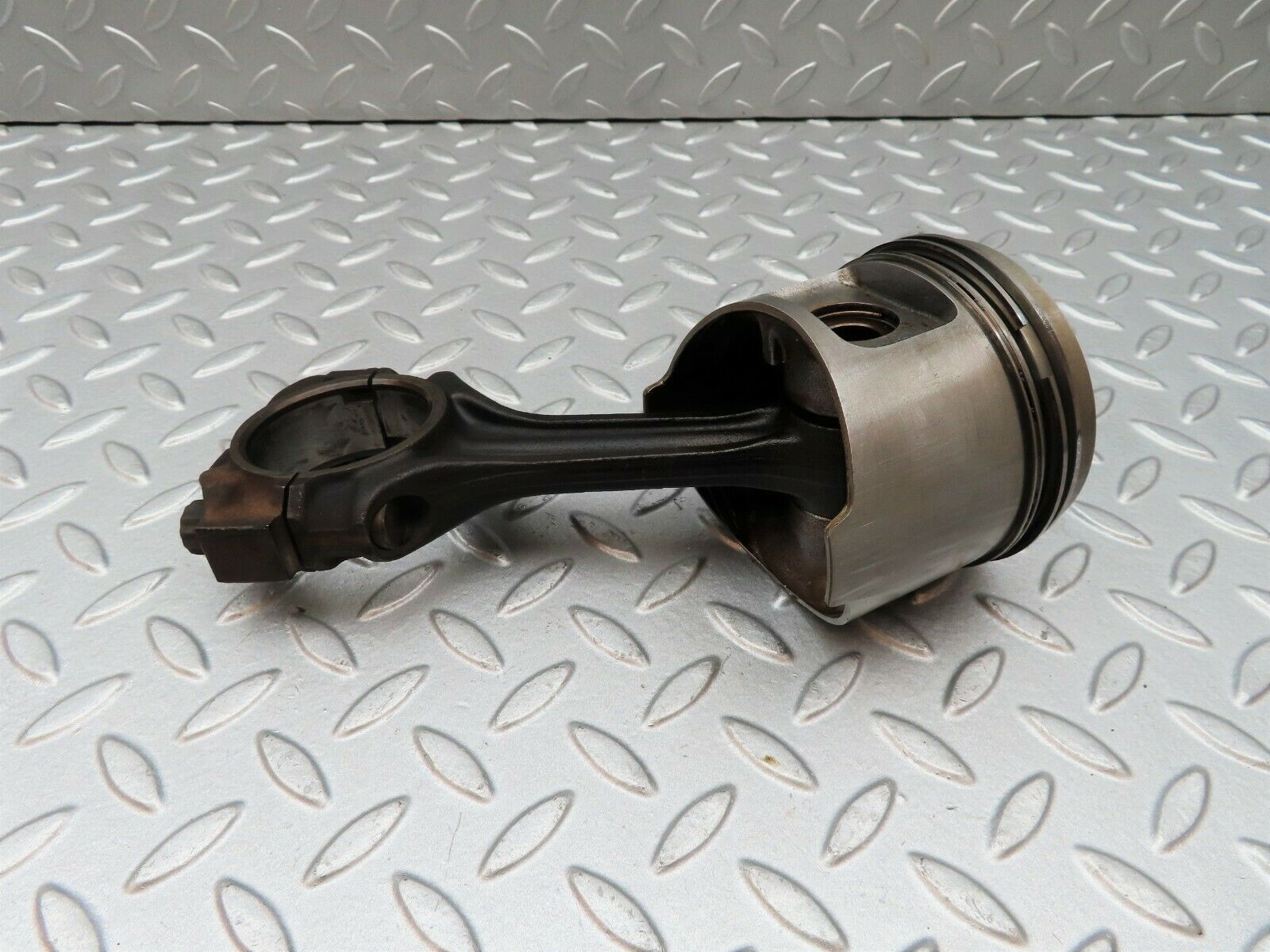3949 Mercedes-Benz S123 200T Wagon Piston With Connecting Rod 88.975 mm