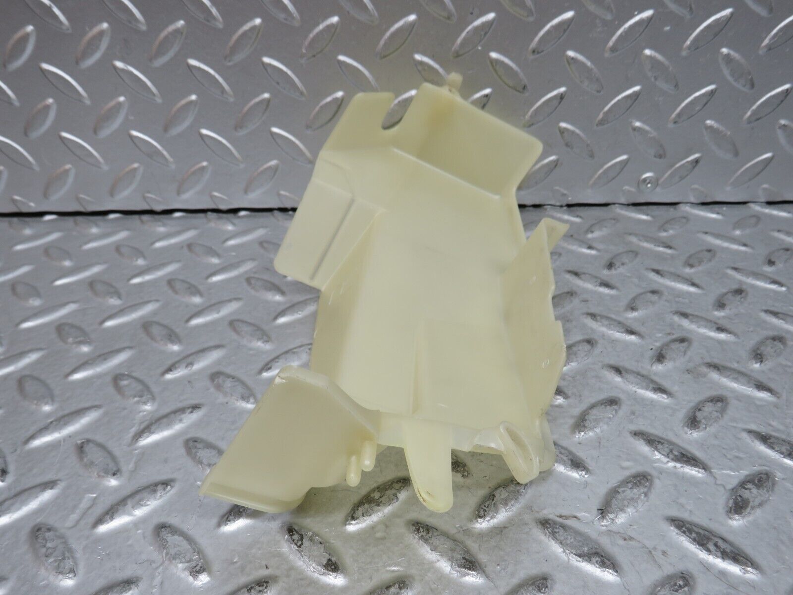 29110 Mercedes-Benz C124 320CE Right Door Lock Mechanism Cover 1247232008