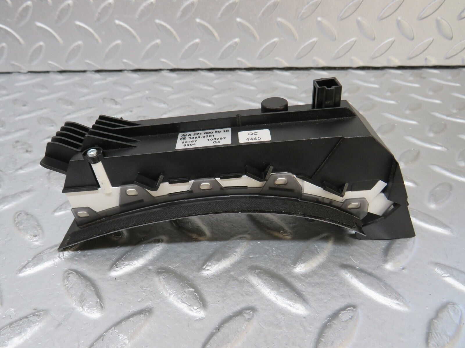 35142 Mercedes-Benz W221 Dashboard Control Switch Unit Panel 2218202910