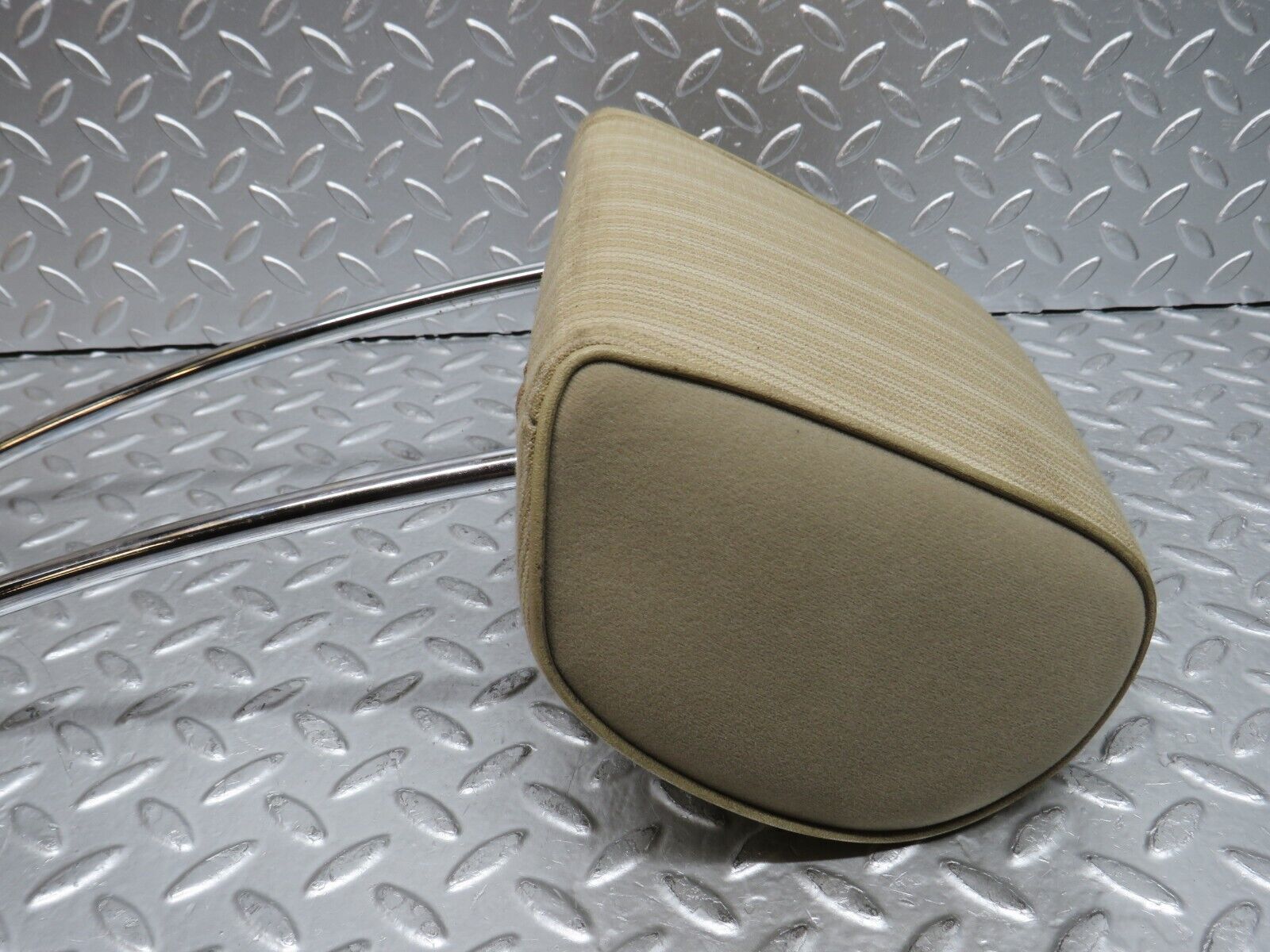 29384 Mercedes-Benz W124 230E Front Right Seat Headrest