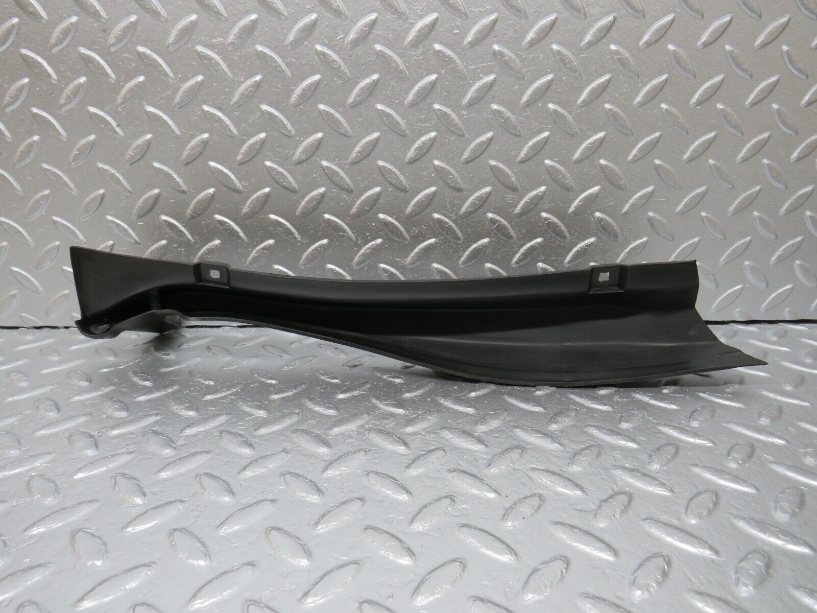 33979 Mercedes-Benz W124 260E Water Drain 1246283707 1246202667