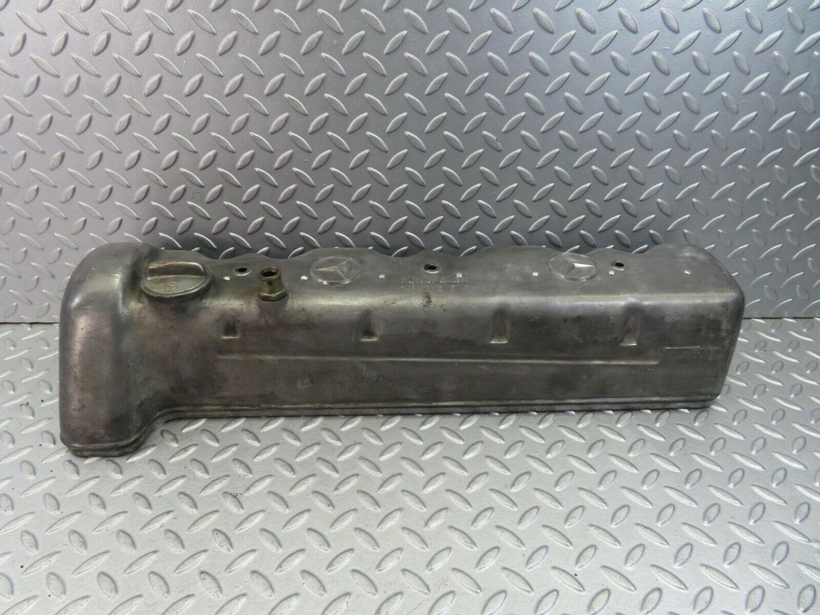 8552 Mercedes-Benz W108 Cylinder Head Valve Cover 1300160005