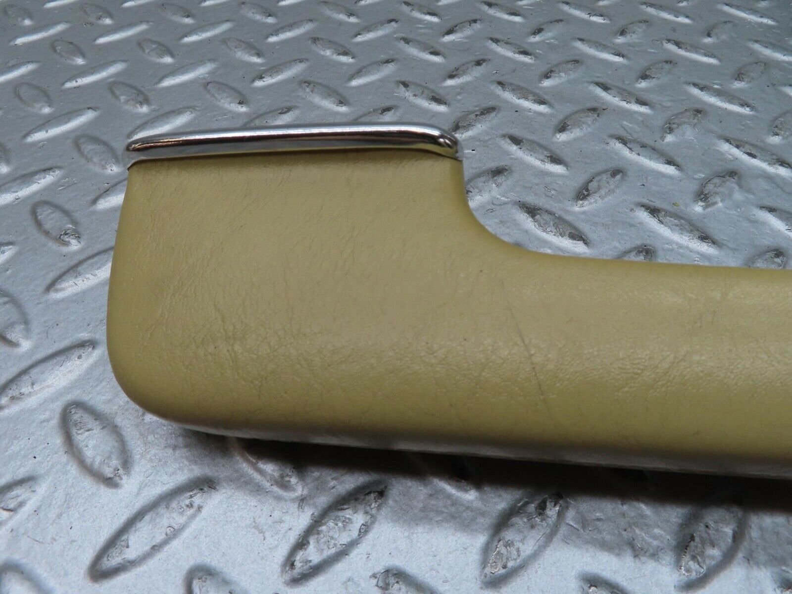 15300 Mercedes-Benz W123 230E Interior Door Handle Right 1239702001