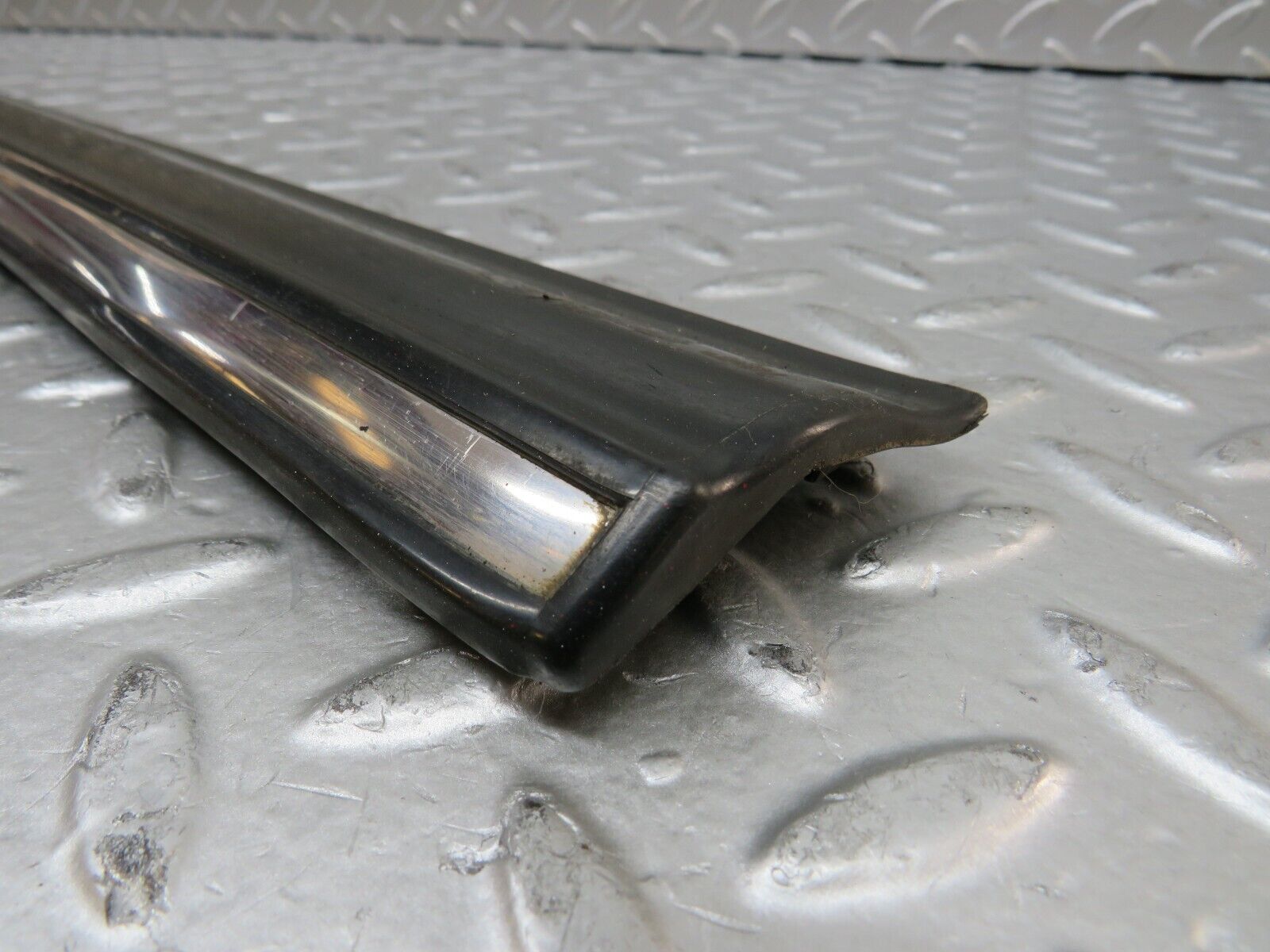 27898 Mercedes-Benz W123 280E Front Right Door Lower Moulding Trim