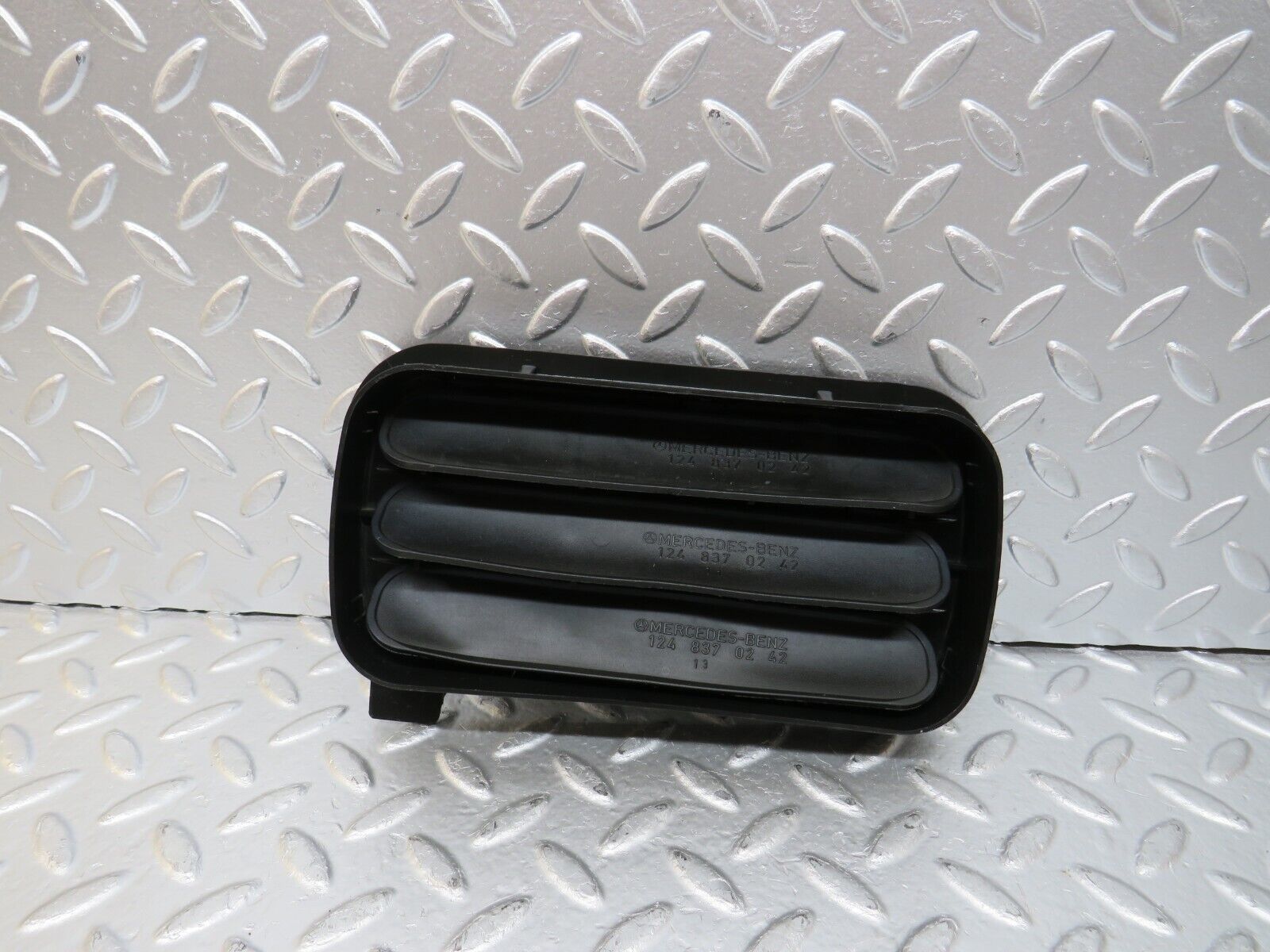 25727 Mercedes-Benz W124 280E Rear Air Intake Vent Right 1248370230