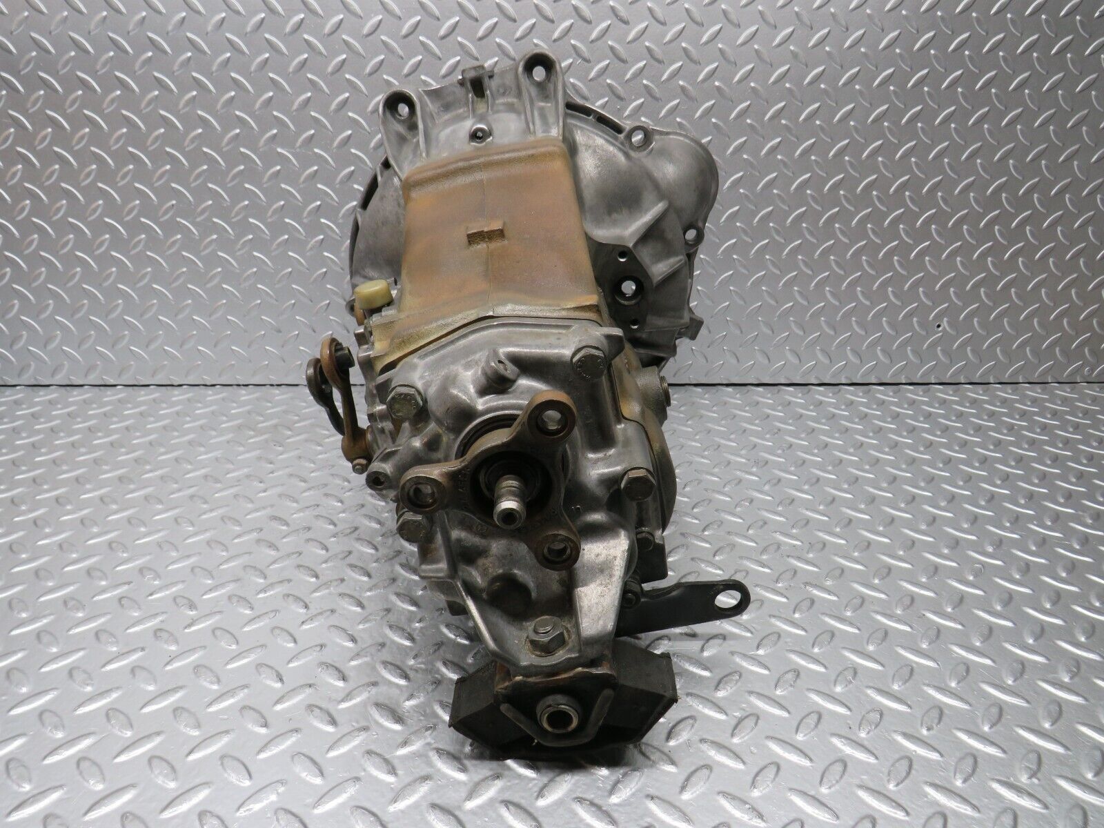 31168 Mercedes-Benz W123 200 Manual Gearbox 4 Speed 270.504 1152612501