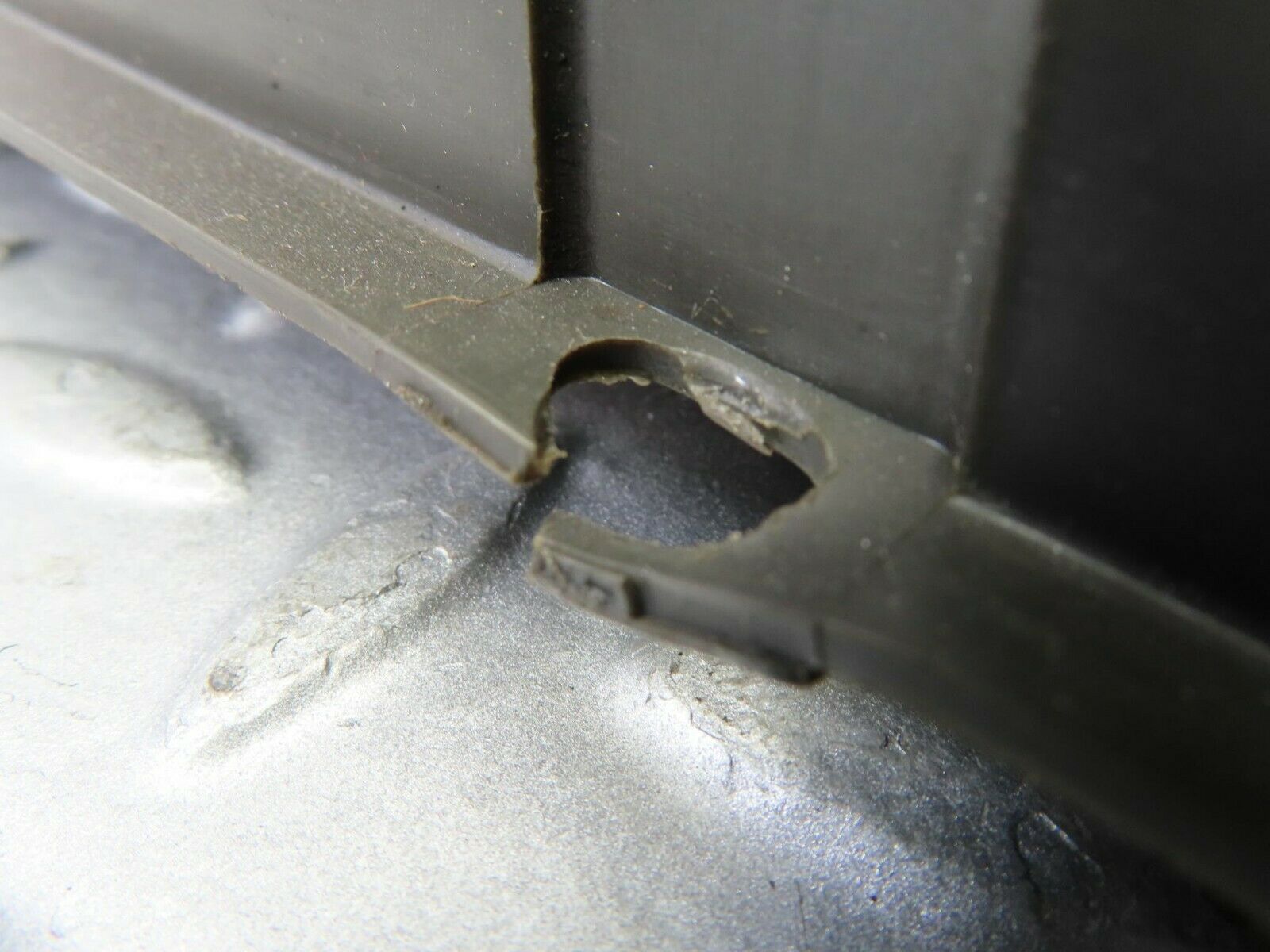 9012 Mercedes-Benz W115 Front Lower Grill Left