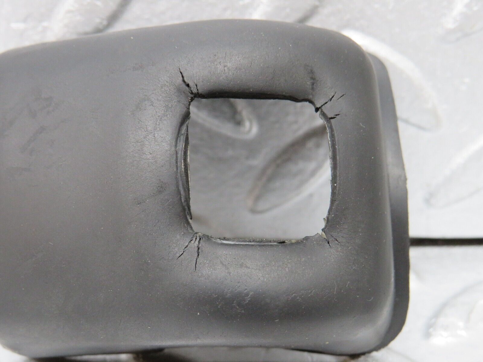 37436 Mercedes-Benz W109 300SEL Indicator Rubber Cover 1154620596