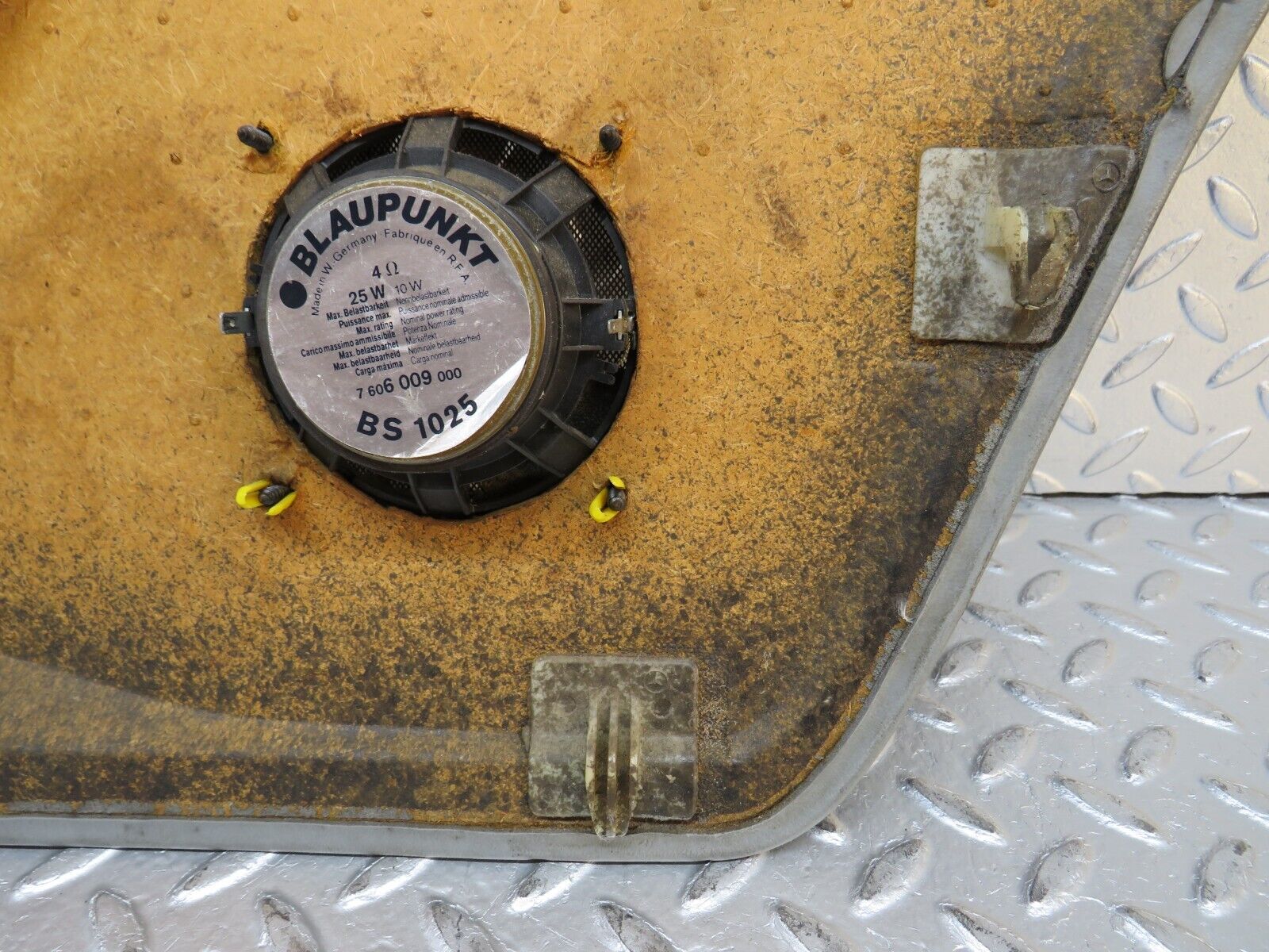 32342 Mercedes-Benz S124 300TE Wagon Rear Left Door Card Grey