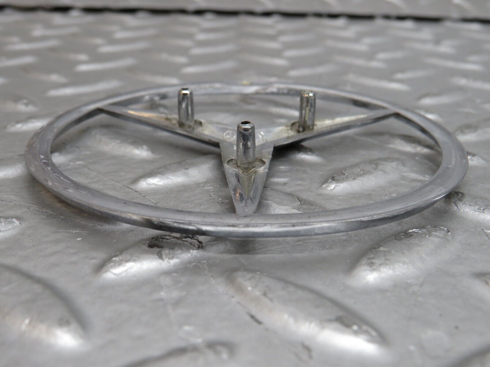 29474 Mercedes-Benz W124 230E Chrome Rear Emblem 2017580058