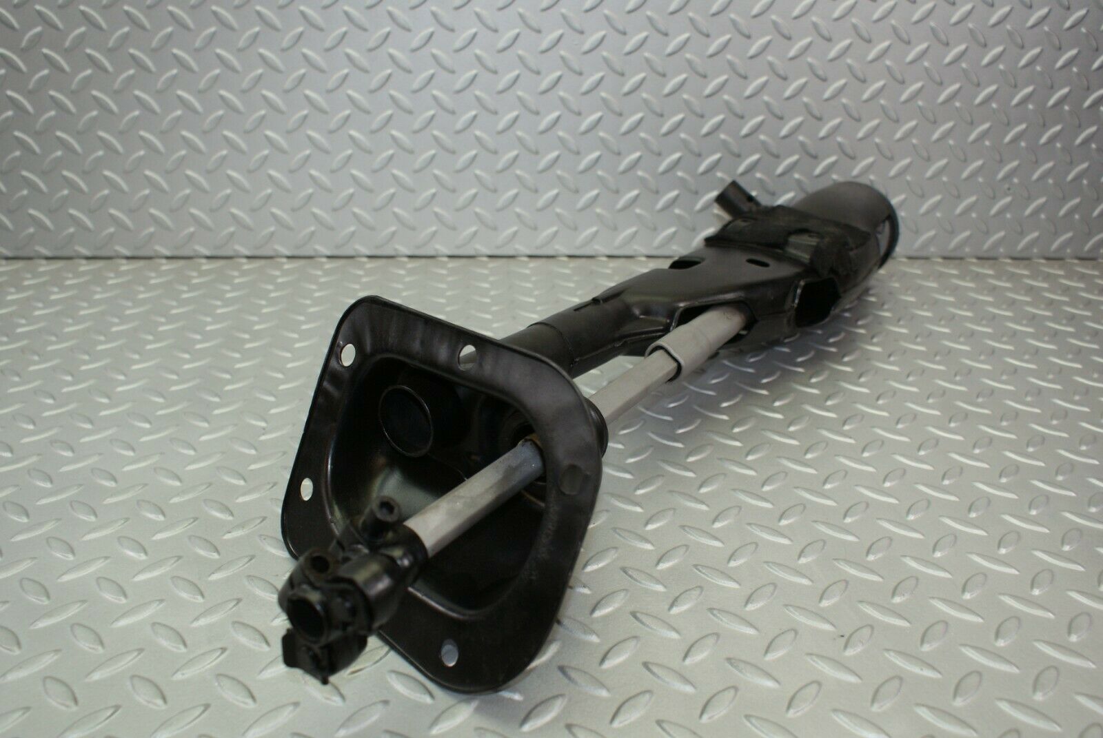3210 Mercedes-Benz W115 220D Steering Column