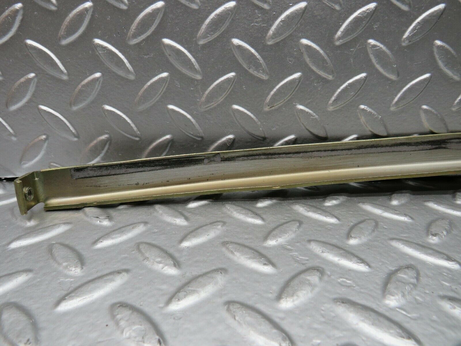 22533 Mercedes-Benz C124 E220 Coupe Left Door Window Channel