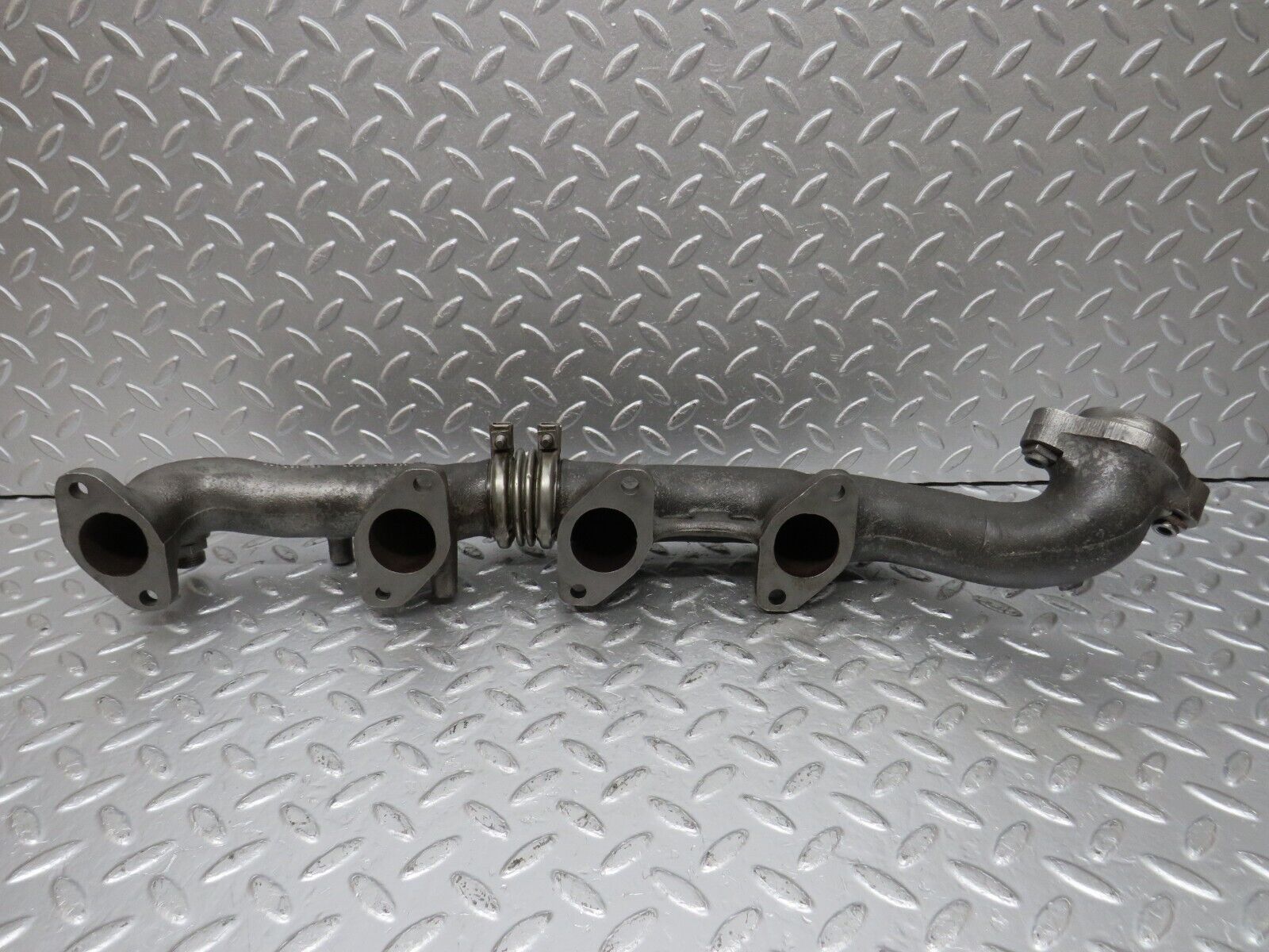 33119 Mercedes-Benz W126 380 V8 Exhaust Manifold Left 1161422302 1161422902